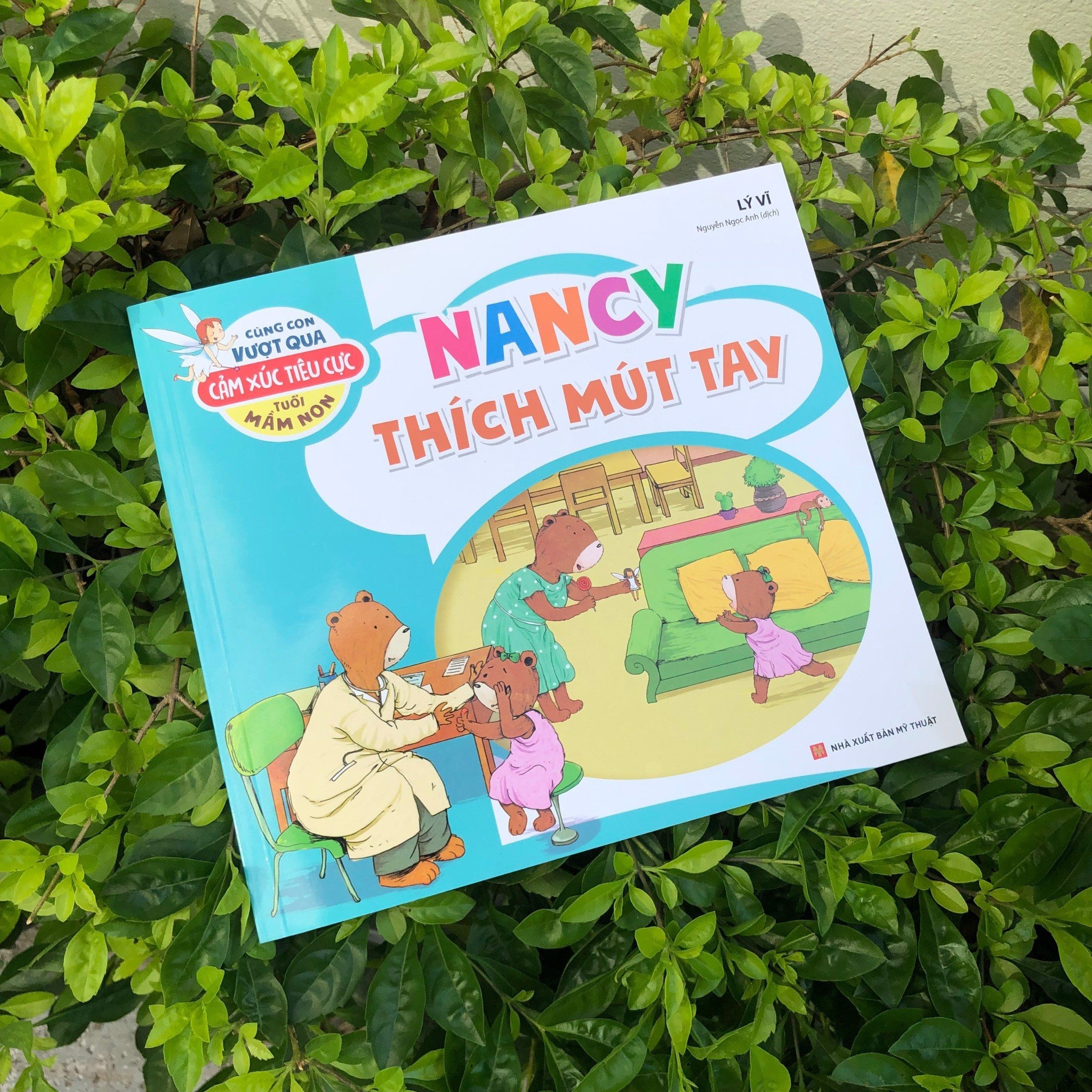 cùng con vượt qua cảm xúc tiêu cực tuổi mầm non - nancy thích mút tay - Ảnh 2