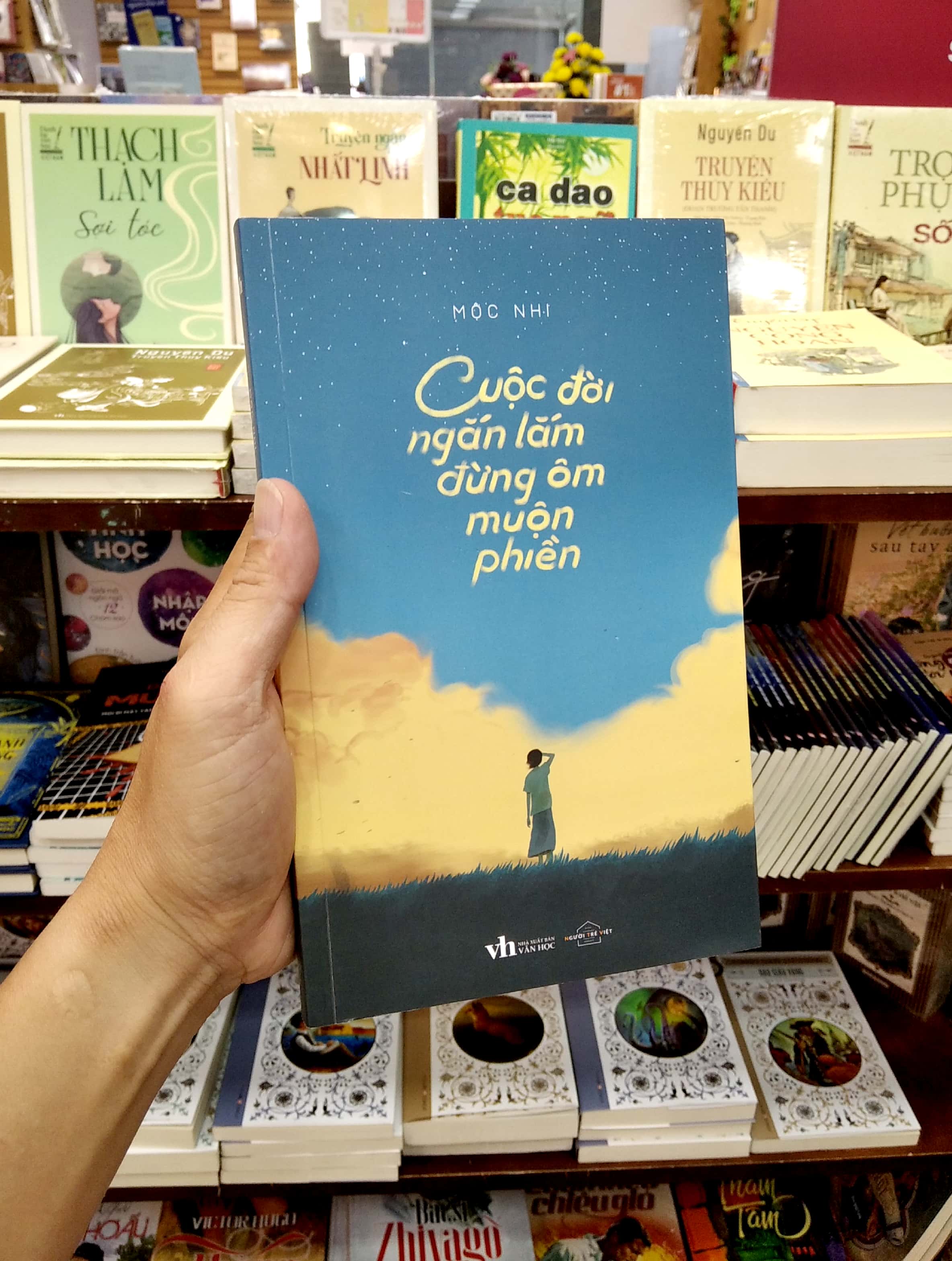 cuộc đời ngắn lắm đừng ôm muộn phiền - tặng kèm 3 postcard - Ảnh 15