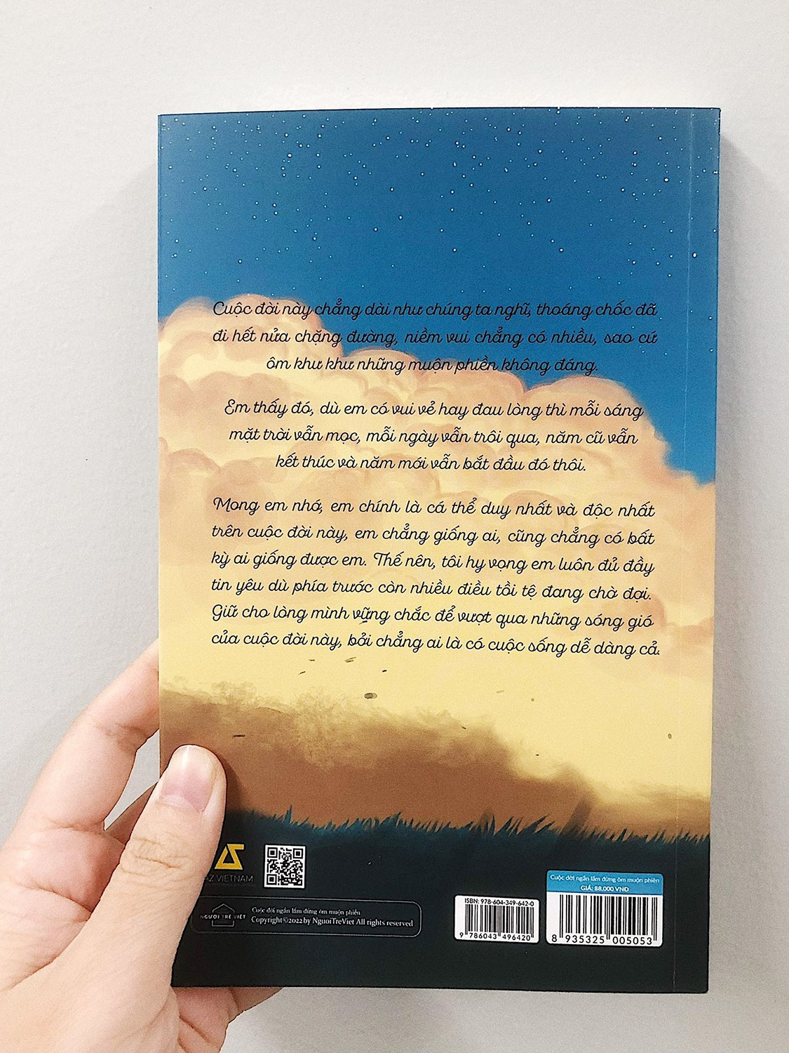 cuộc đời ngắn lắm đừng ôm muộn phiền - tặng kèm 3 postcard - Ảnh 3