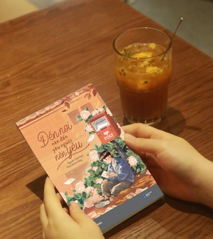 đến nơi nên đến yêu người nên yêu - tặng kèm bookmark + chữ kí tác giả - Ảnh 5