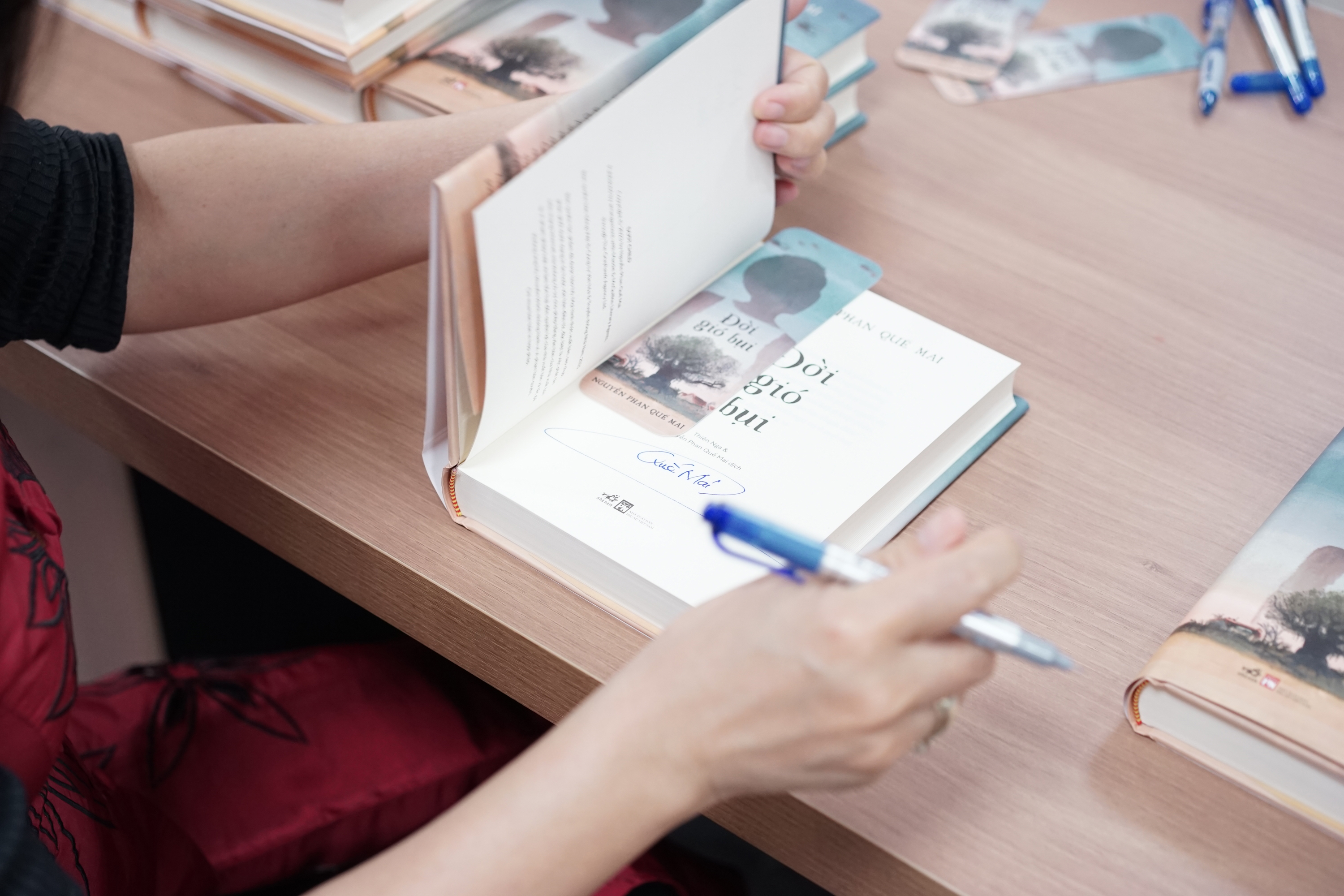 Đời Gió Bụi - Bìa Cứng - Kèm Chữ Ký Tác Giả - Ảnh 3