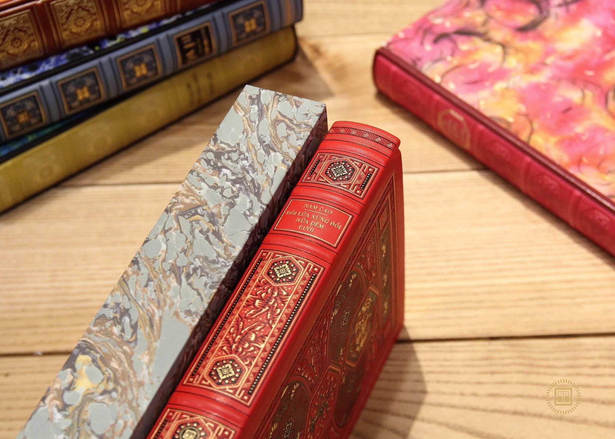 đôi lứa xứng đôi - nửa đêm - cười - ấn bản giới hạn - bìa da microfiber - Ảnh 6