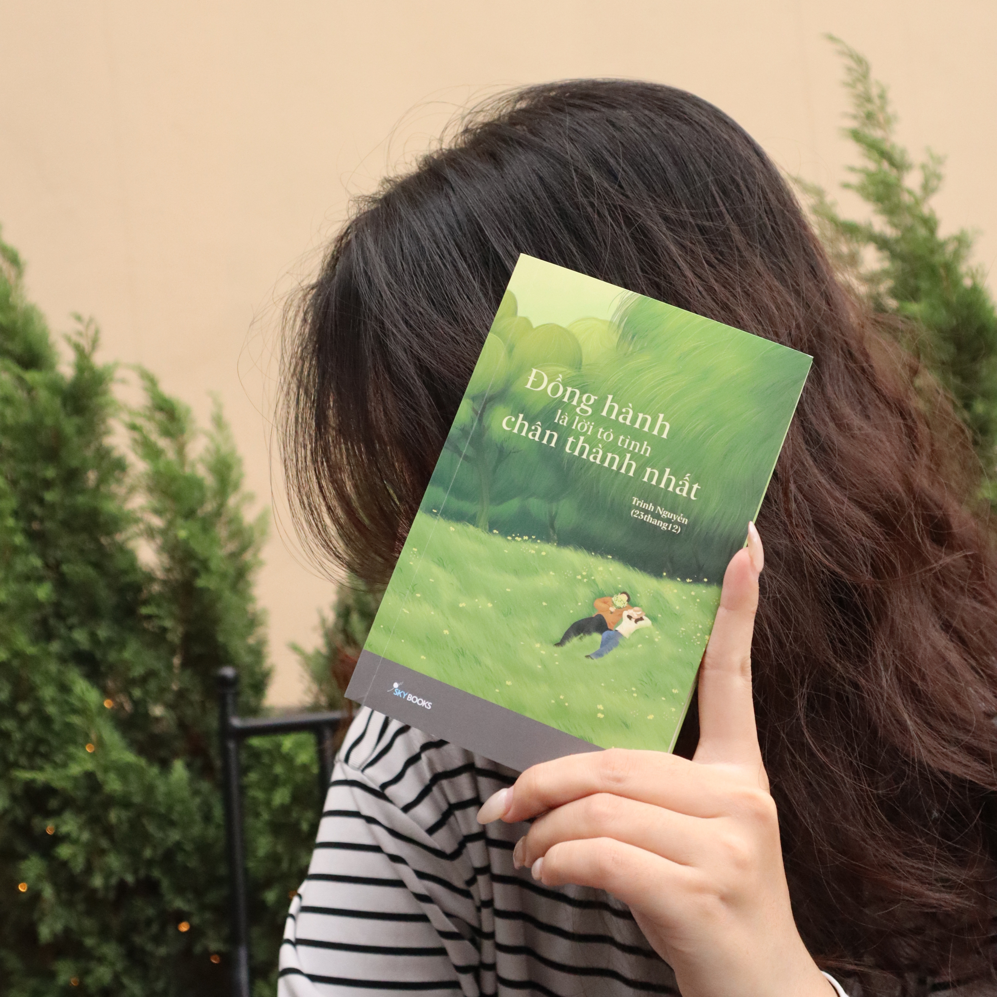 Đồng Hành Là Lời Tỏ Tình Chân Thành Nhất - Bản Đặc Biệt - Tặng Kèm Bookmark + Postcard - Ảnh 8