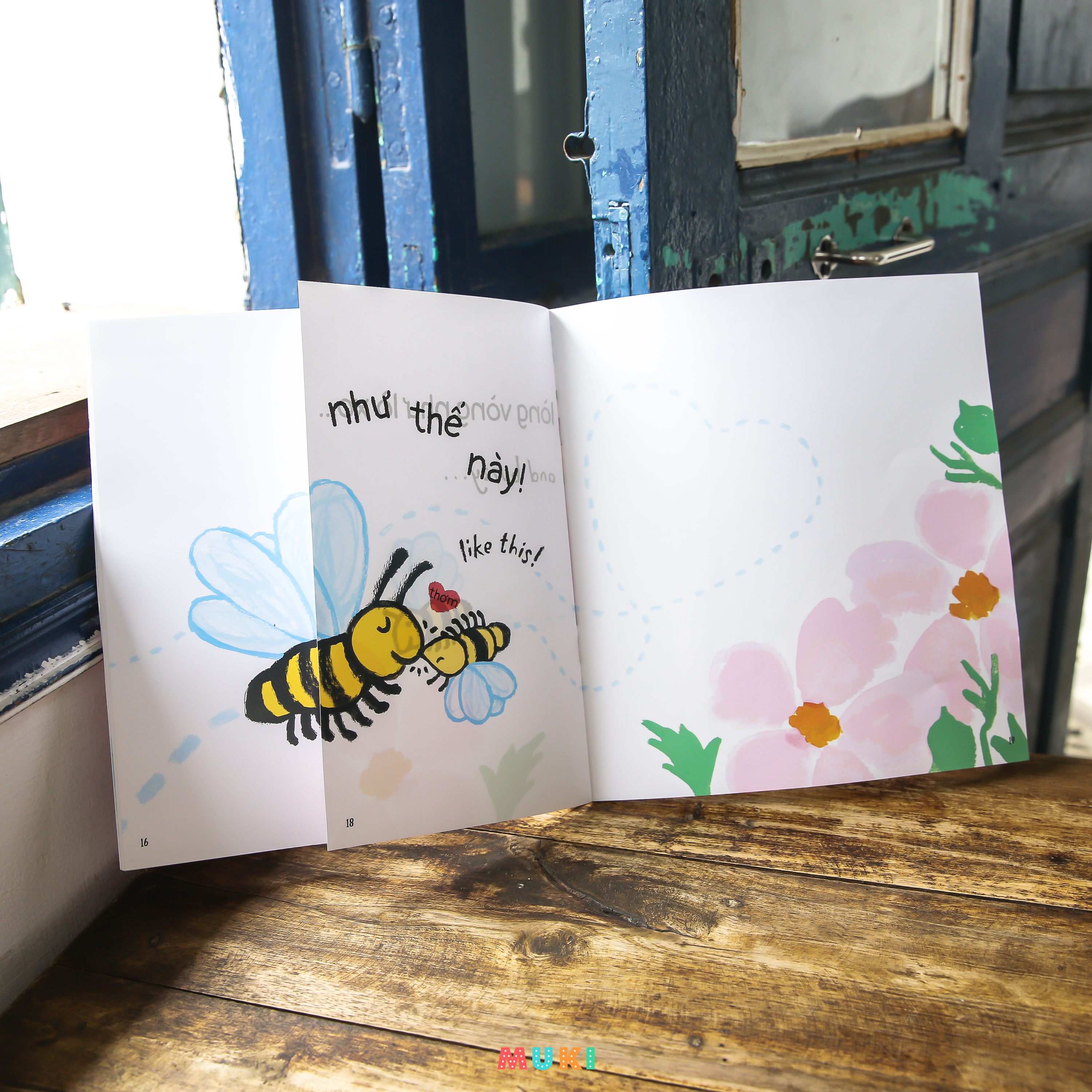 ehon song ngữ anh - việt - thơm như thế này! - a kiss like this! (từ 1 - 6 tuổi) - Ảnh 3