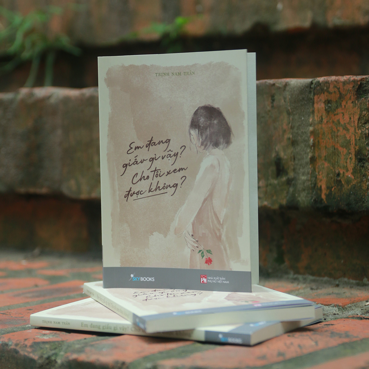 em đang giấu gì vậy? cho tôi xem được không? (tái bản 2023) - Ảnh 3