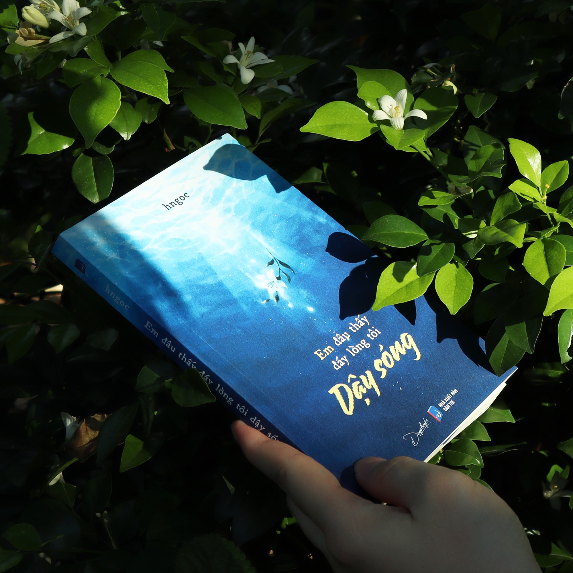 em đâu thấy đáy lòng tôi dậy sóng - tặng kèm bookmark - Ảnh 3