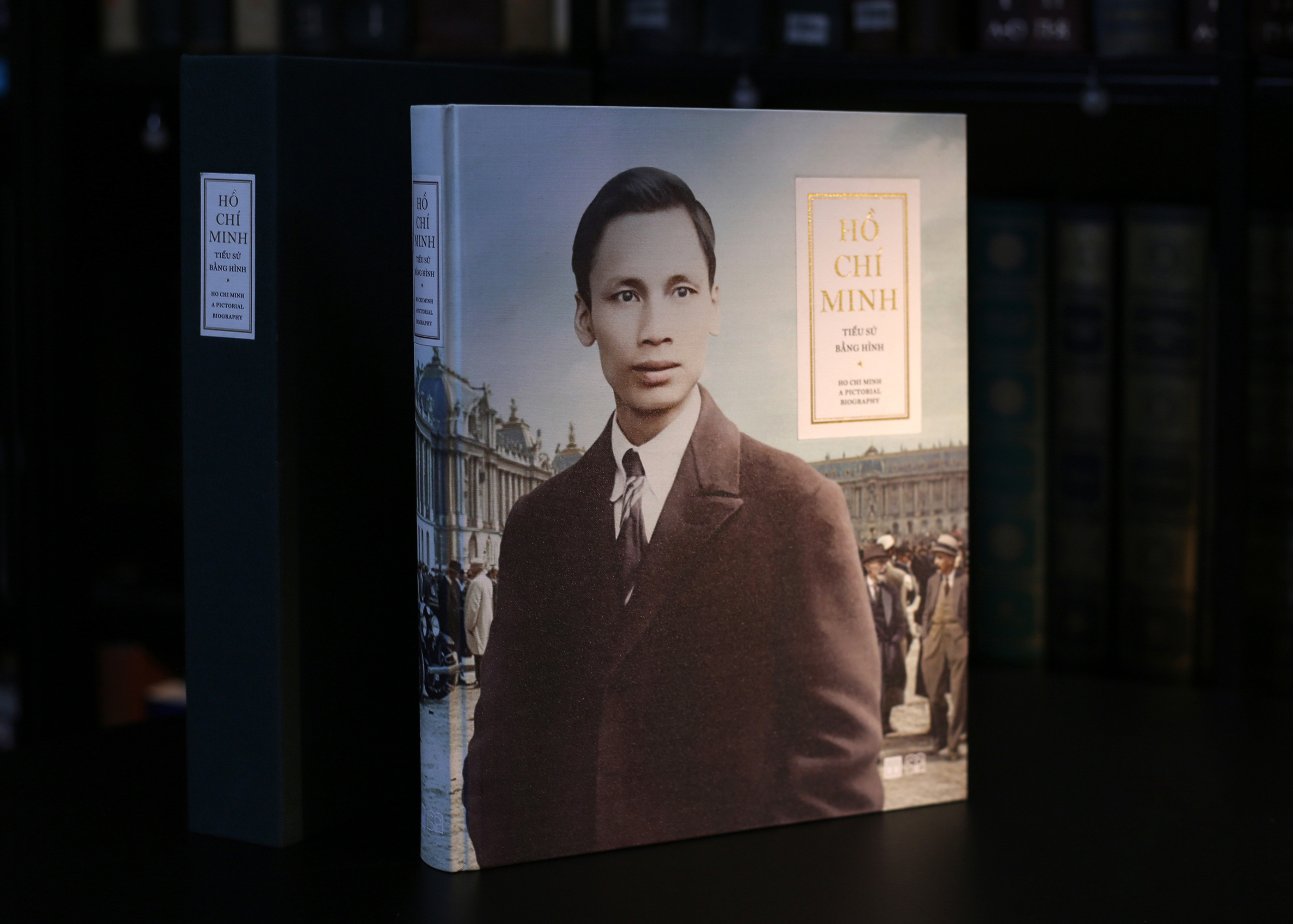Hồ Chí Minh - Tiểu Sử Bằng Hình - Ấn Bản Giới Hạn - Bìa Vải - Ảnh 2