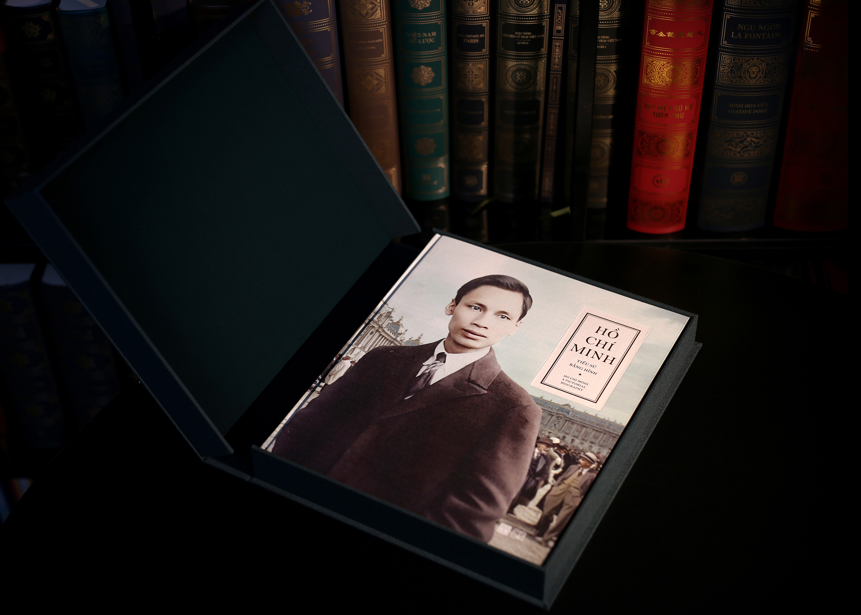 Hồ Chí Minh - Tiểu Sử Bằng Hình - Ấn Bản Giới Hạn - Bìa Vải - Ảnh 5