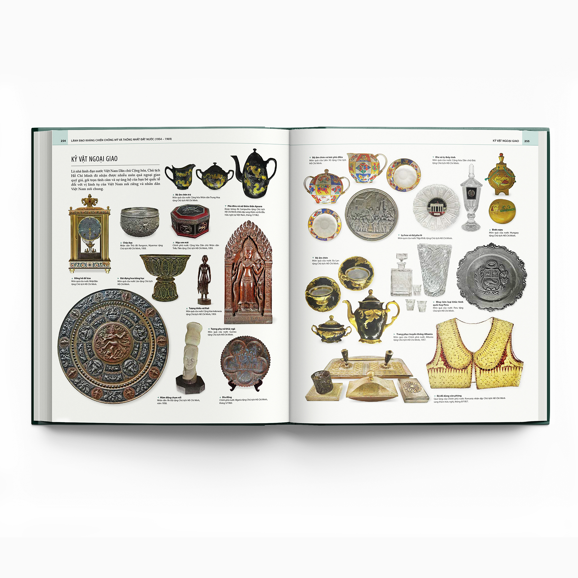 Hồ Chí Minh - Tiểu Sử Bằng Hình - Bìa Cứng - Tặng Kèm 1 Bookmark + 4 Postcard - Ảnh 15