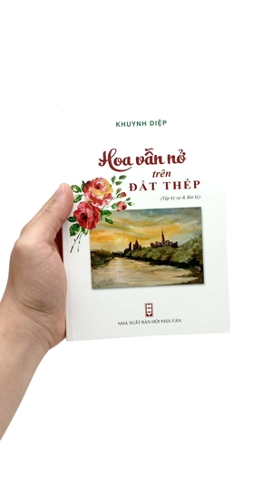 hoa vẫn nở trên đất thép - Ảnh 7