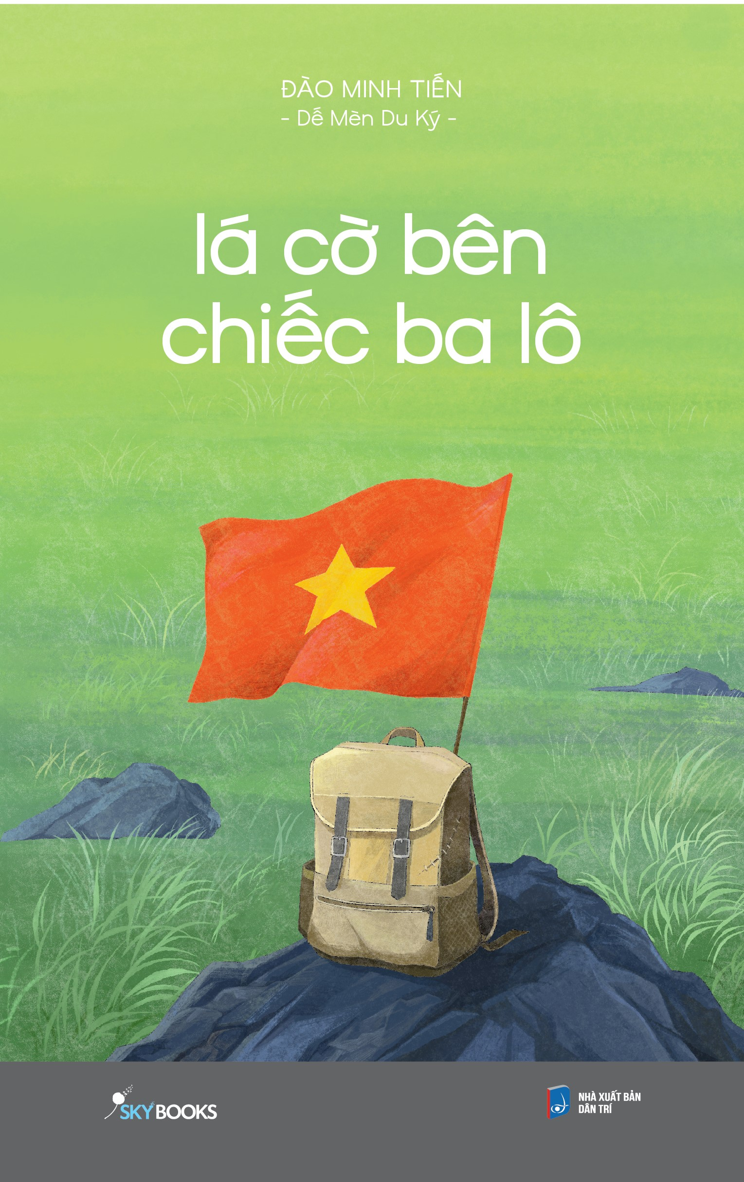 lá cờ bên chiếc ba lô - Ảnh 2