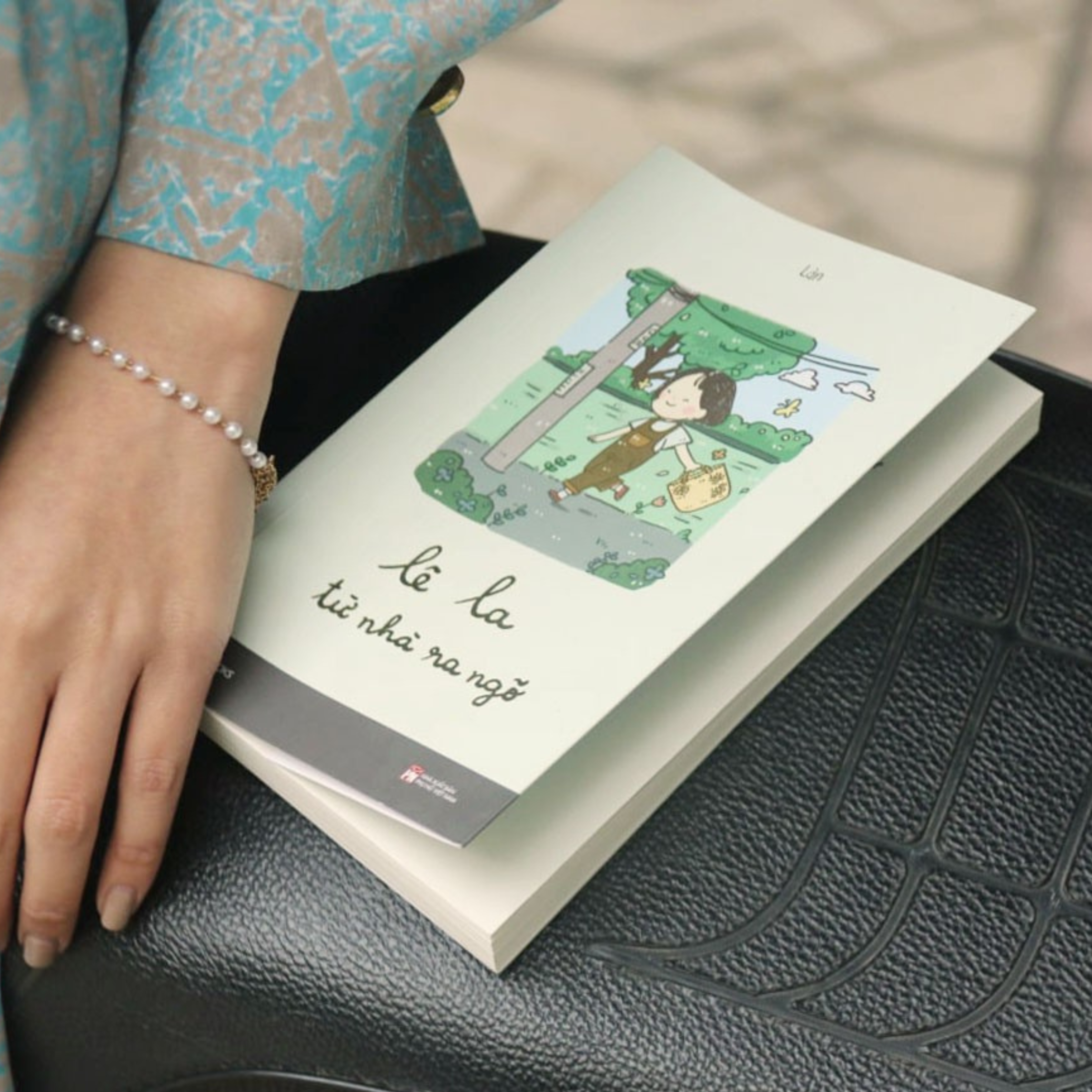 Lê La Từ Nhà Ra Ngõ (Tái Bản 2025) - Ảnh 3