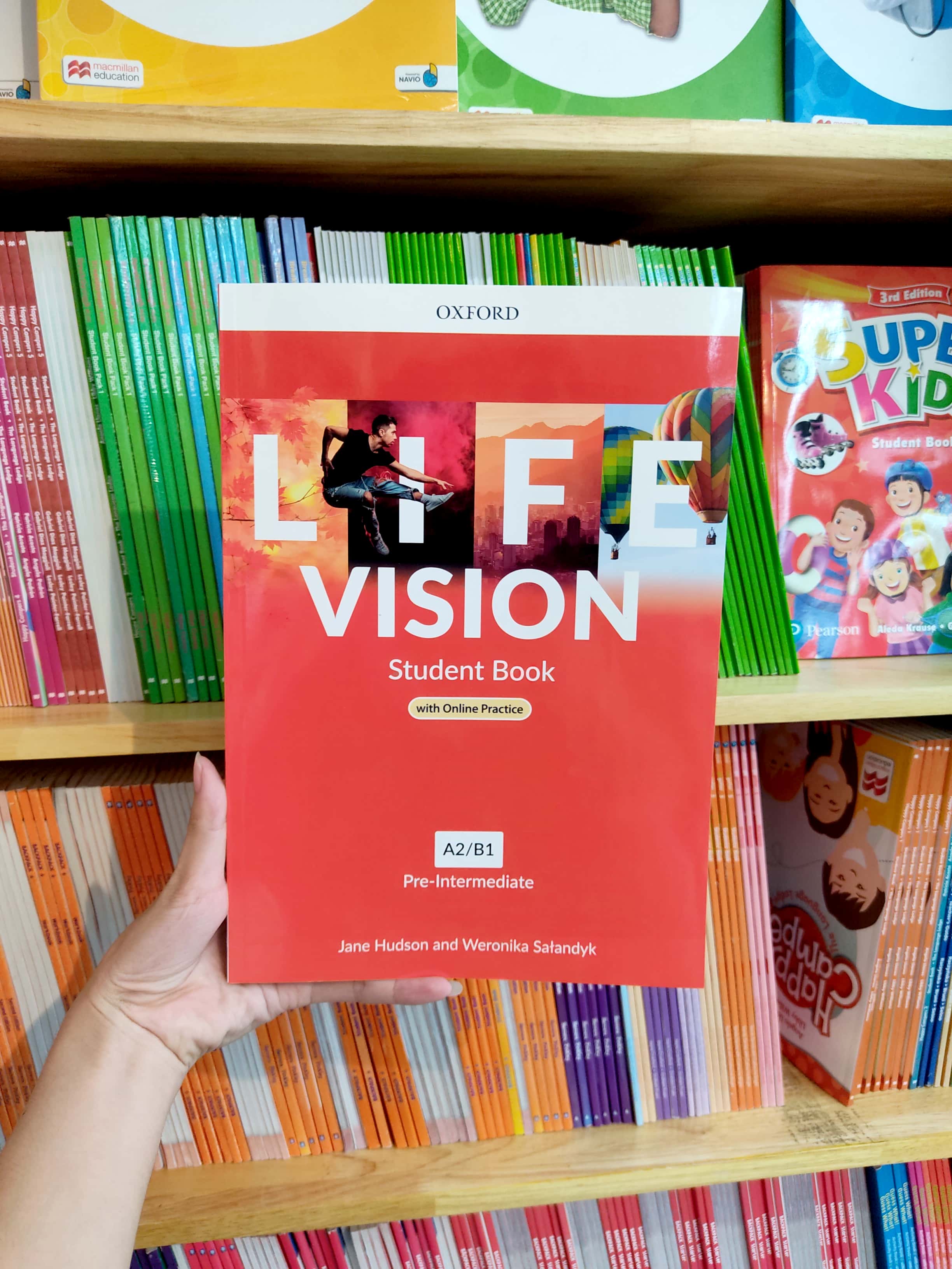 life vision student book with online practice a2/b1 pre-intermediate - Ảnh 8