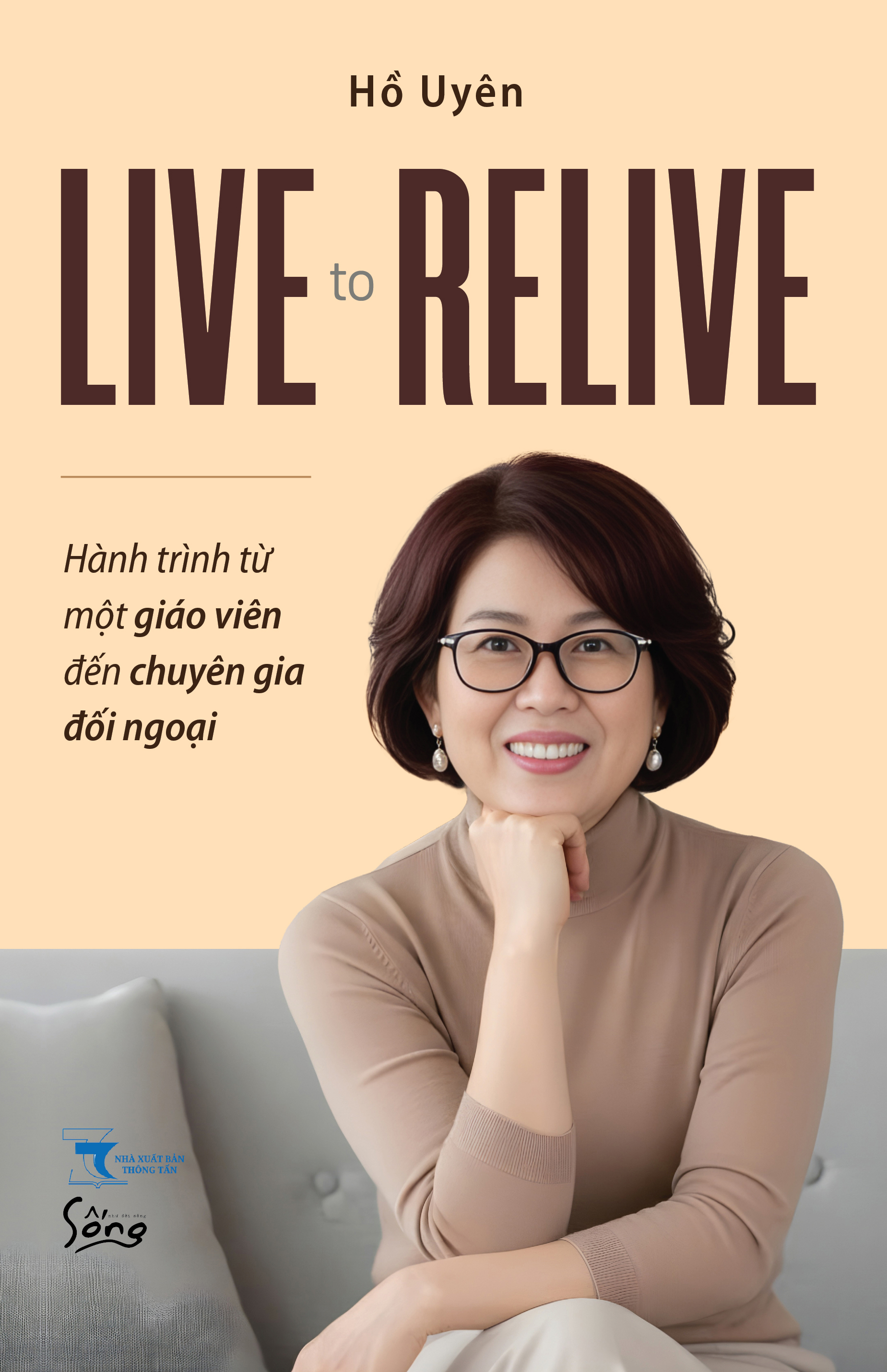 Live To Relive - Hanh Trinh Tu Mot Giao Vien Den Chuyen Gia Doi Ngoai - Ảnh 2