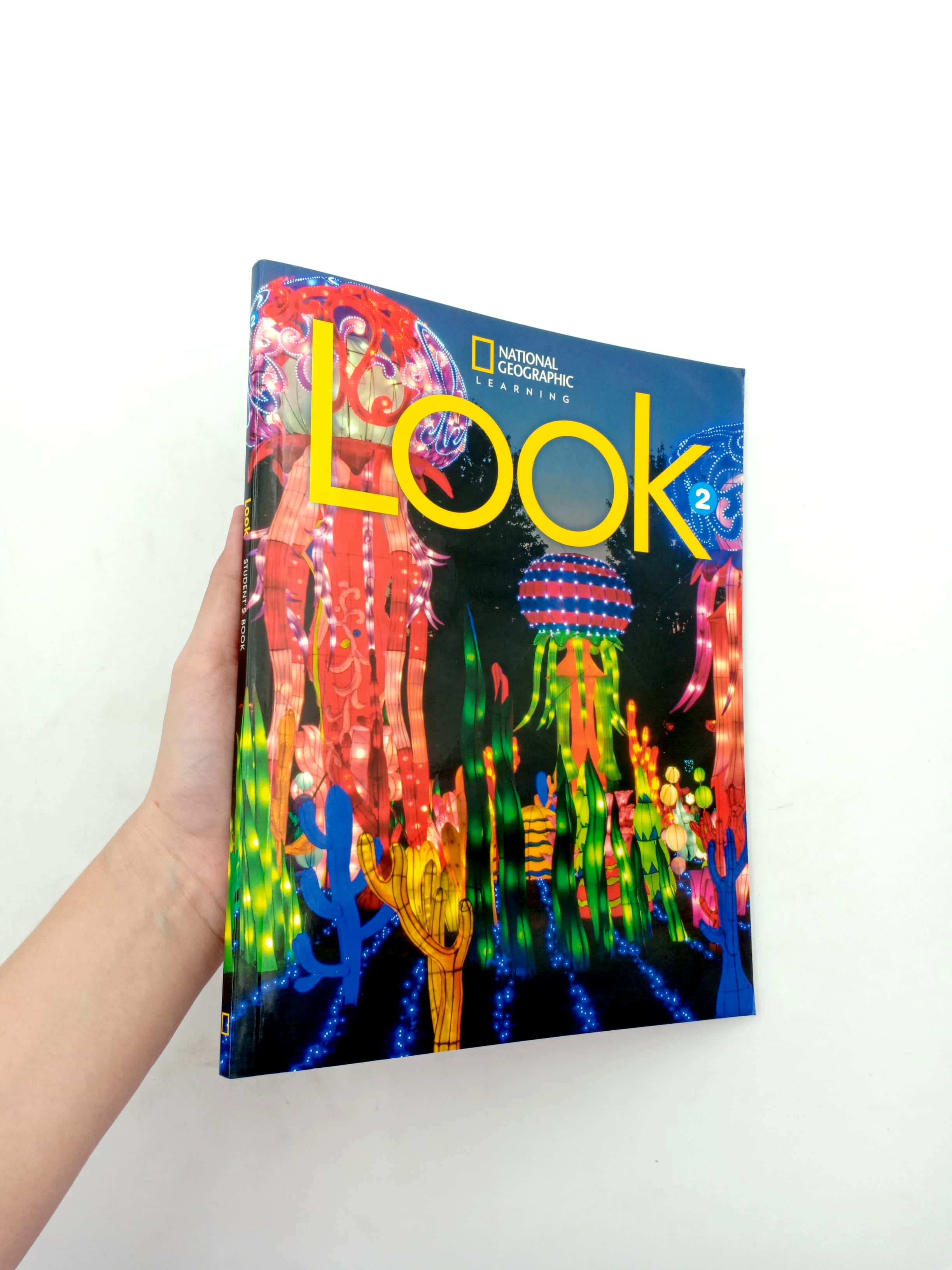 look 2 (look, american english) - student book - Ảnh 9