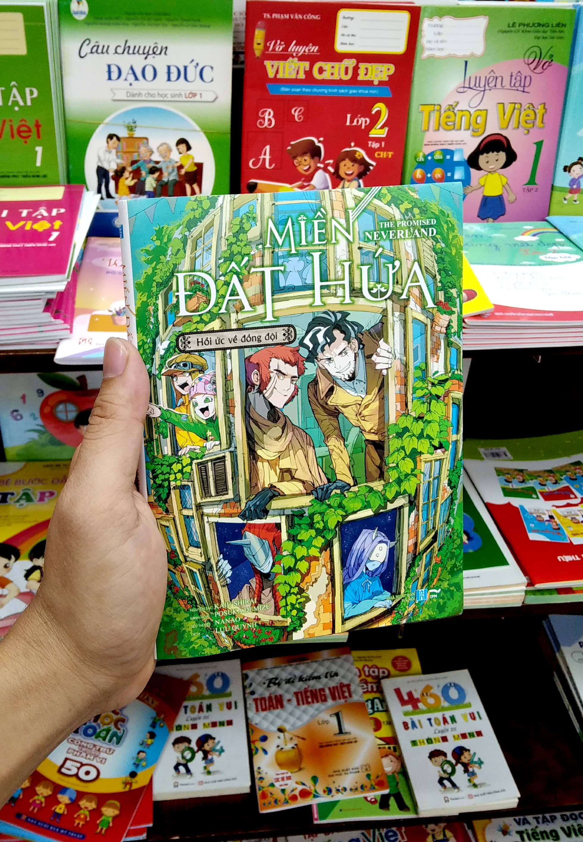 miền đất hứa - the promised neverland - hồi ức về đồng đội - tặng kèm card khung cửa hồi ức - Ảnh 8