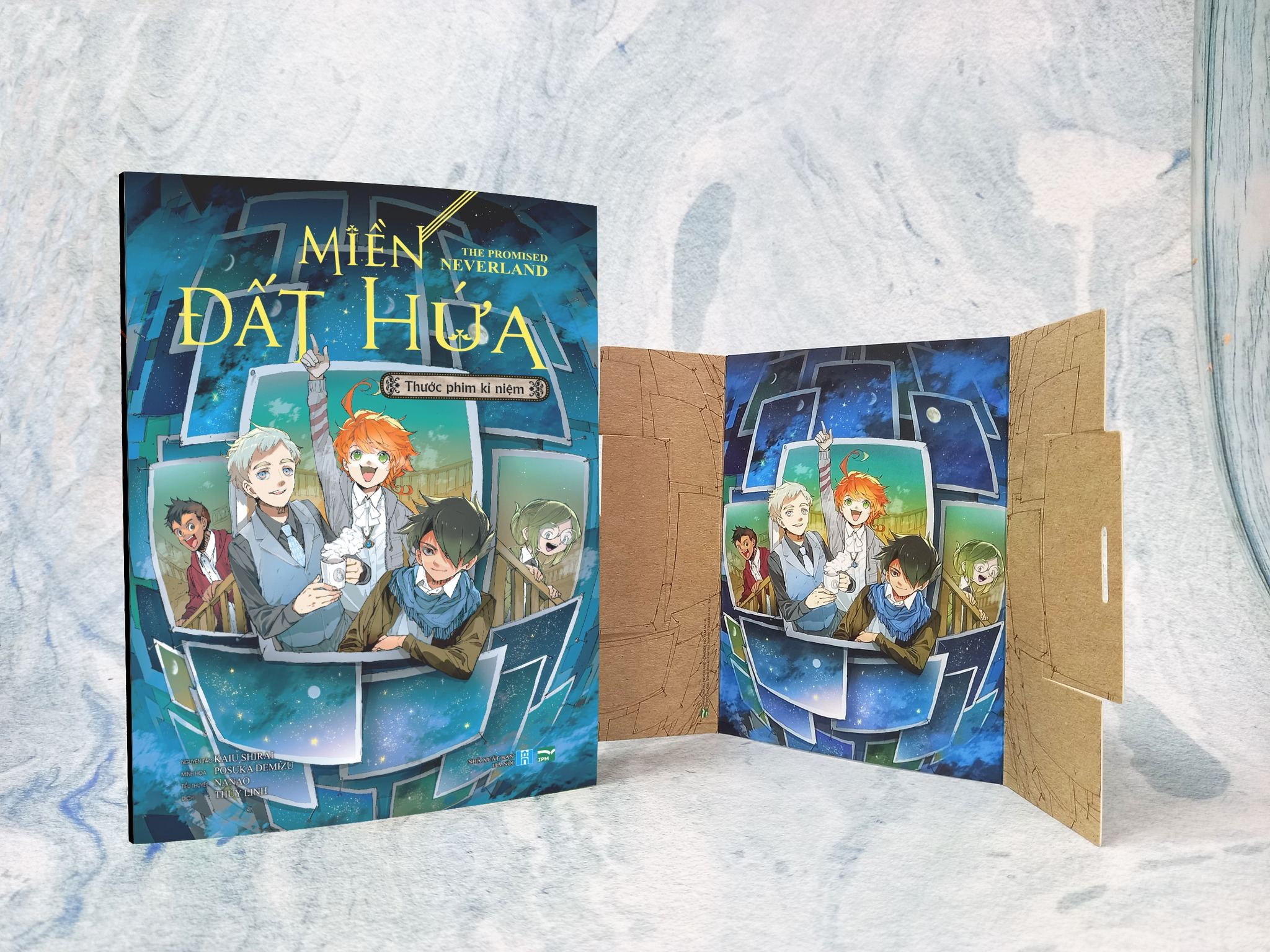 miền đất hứa - the promised neverland - thước phim kỉ niệm (light novel) - tặng kèm card khung cửa hồi ức - Ảnh 2