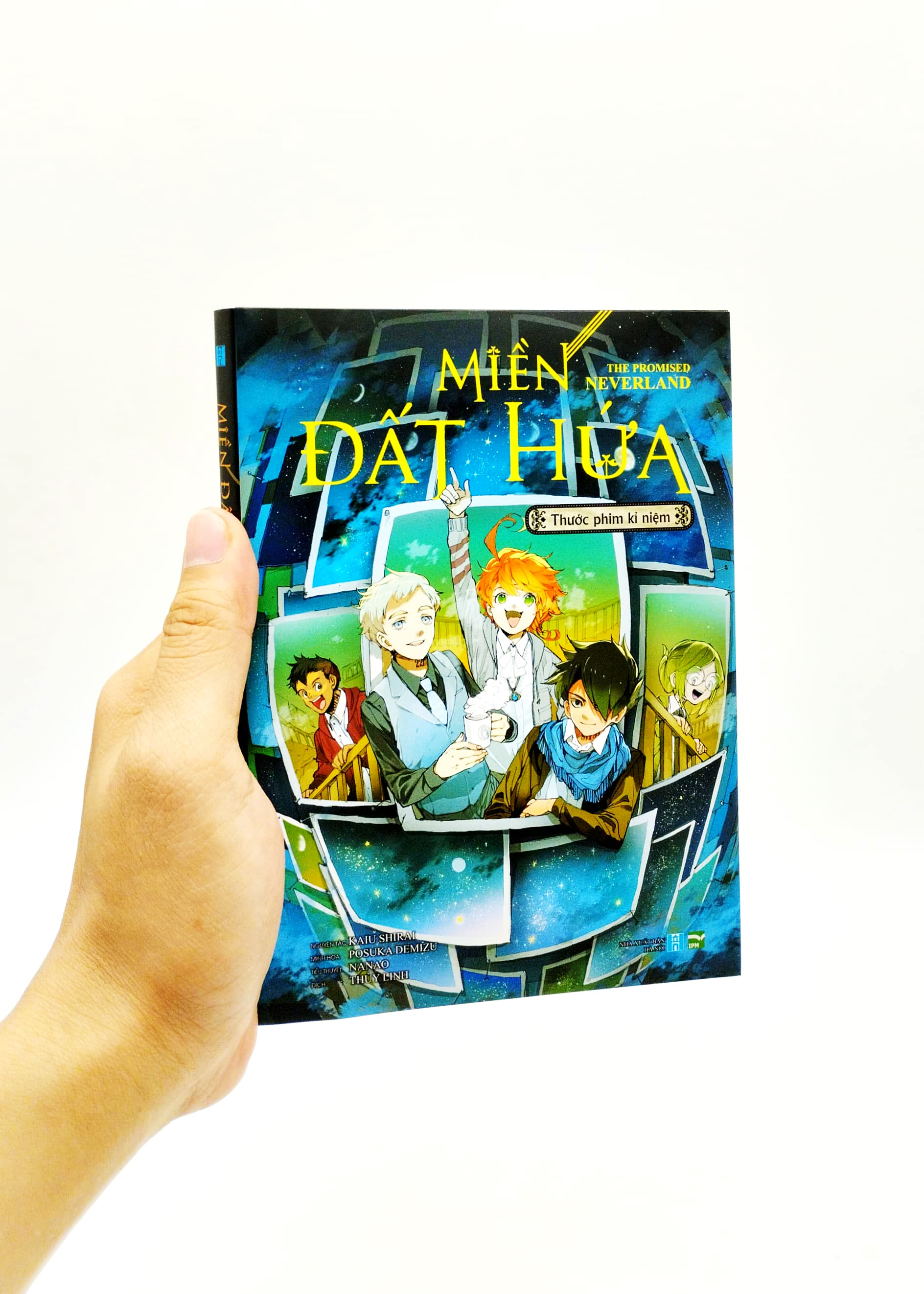miền đất hứa - the promised neverland - thước phim kỉ niệm (light novel) - tặng kèm card khung cửa hồi ức - Ảnh 9