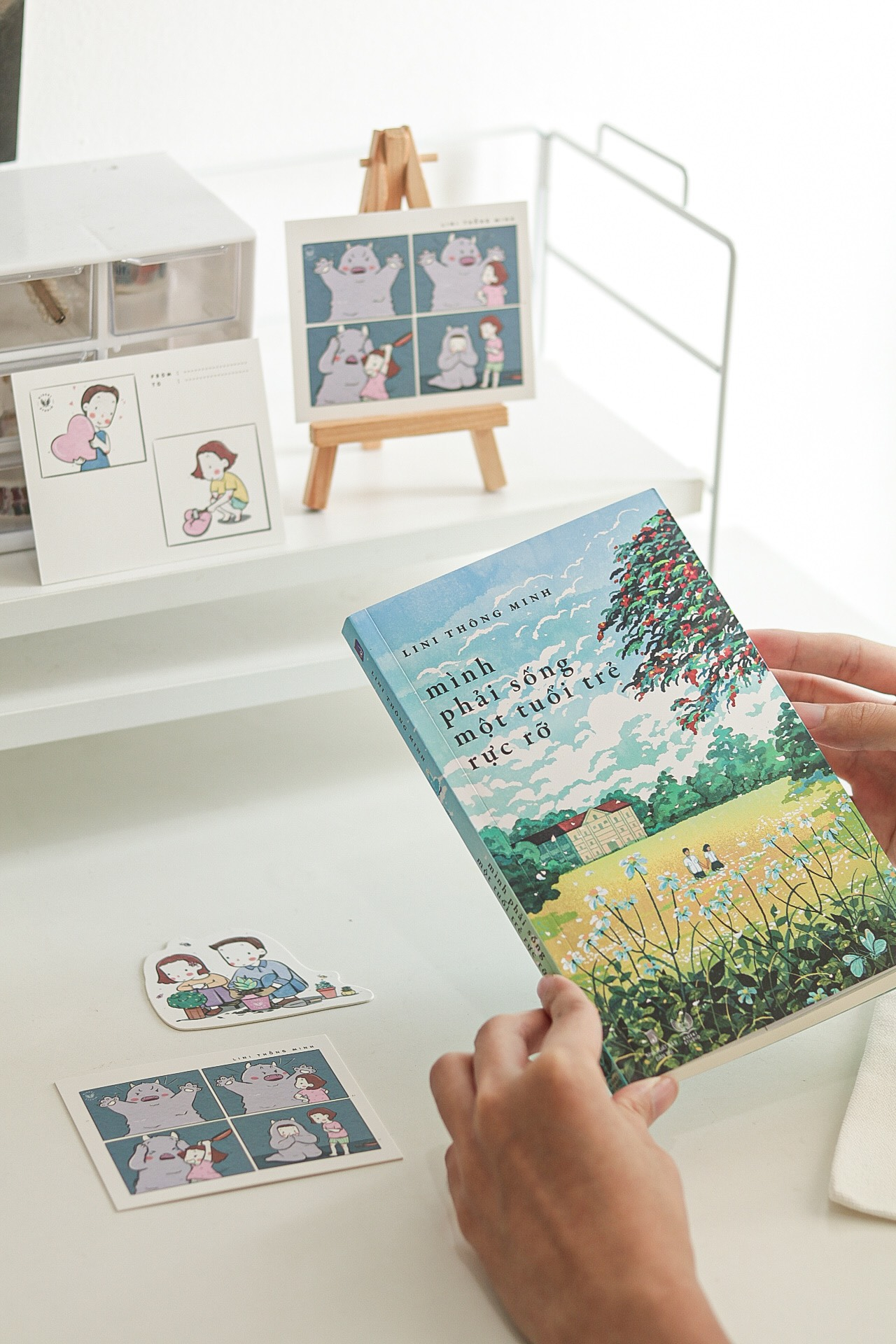 mình phải sống một tuổi trẻ rực rỡ - tặng kèm bookmark bế hình + postcard bồi cứng - Ảnh 3