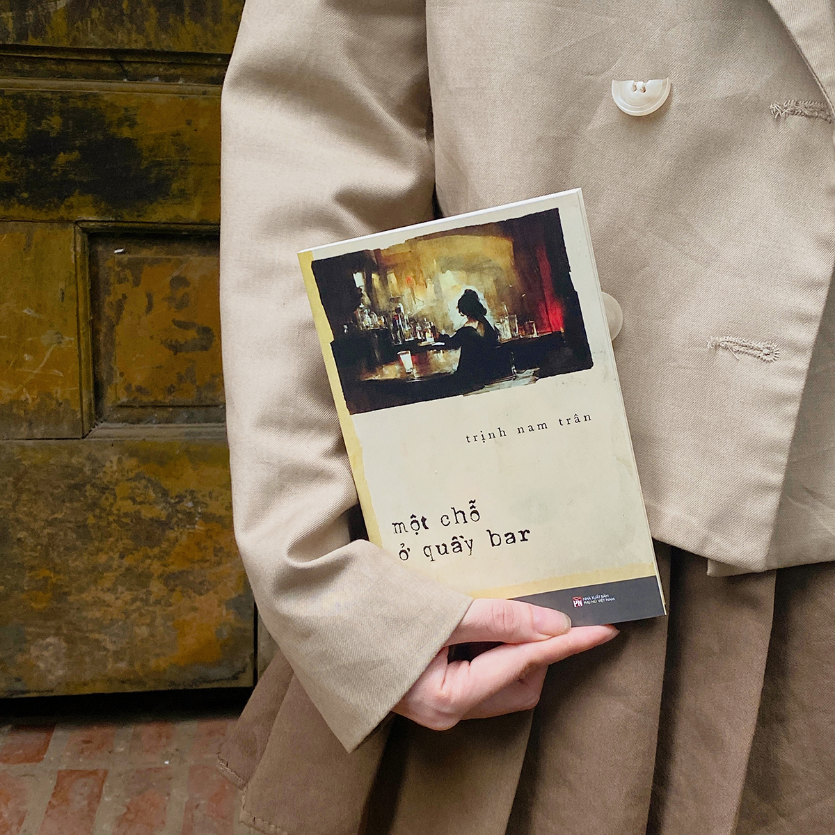 một chỗ ở quầy bar - Ảnh 3