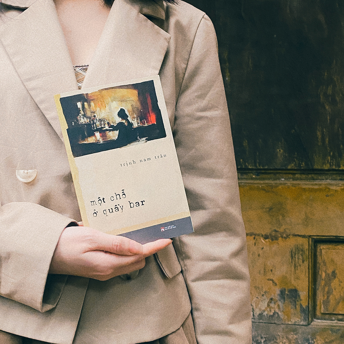 một chỗ ở quầy bar - Ảnh 4