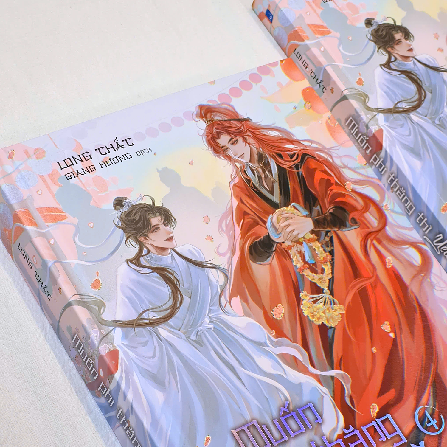 muốn phi thăng thì yêu đi - tập 4 - tặng kèm bookmark tròn hai mặt + postcard bồi cứng - Ảnh 4