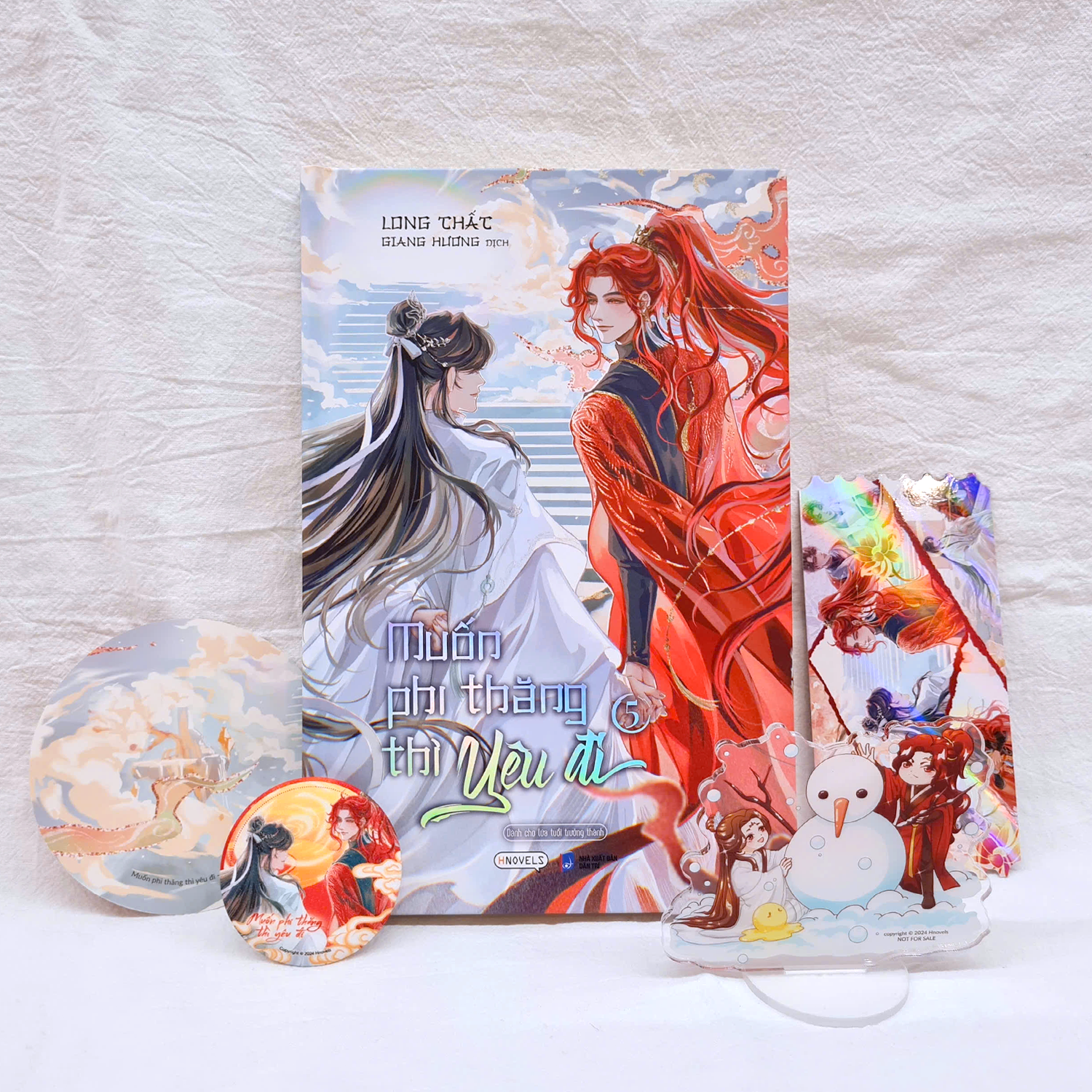 muốn phi thăng thì yêu đi - tập 5 - bản đặc biệt - bìa cứng - tặng kèm bookmark tròn hai mặt + ticket hologram hai mặt + huy hiệu phủ nhũ + standee chibi - Ảnh 4