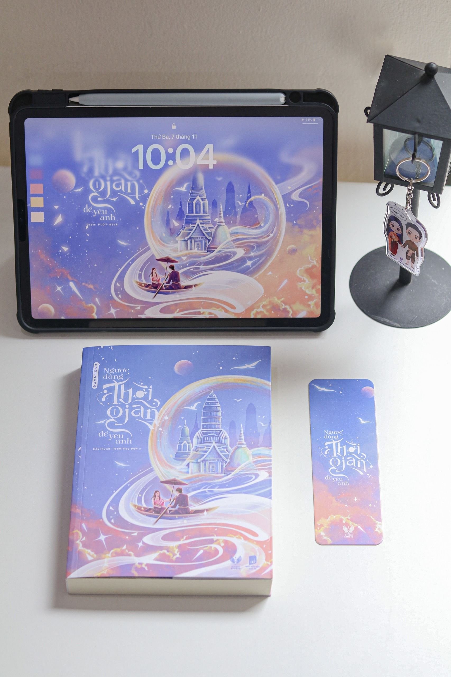 ngược dòng thời gian để yêu anh - tập 1 - bản đặc biệt - tặng kèm bookmark ivory in 2 mặt + móc khóa - Ảnh 4