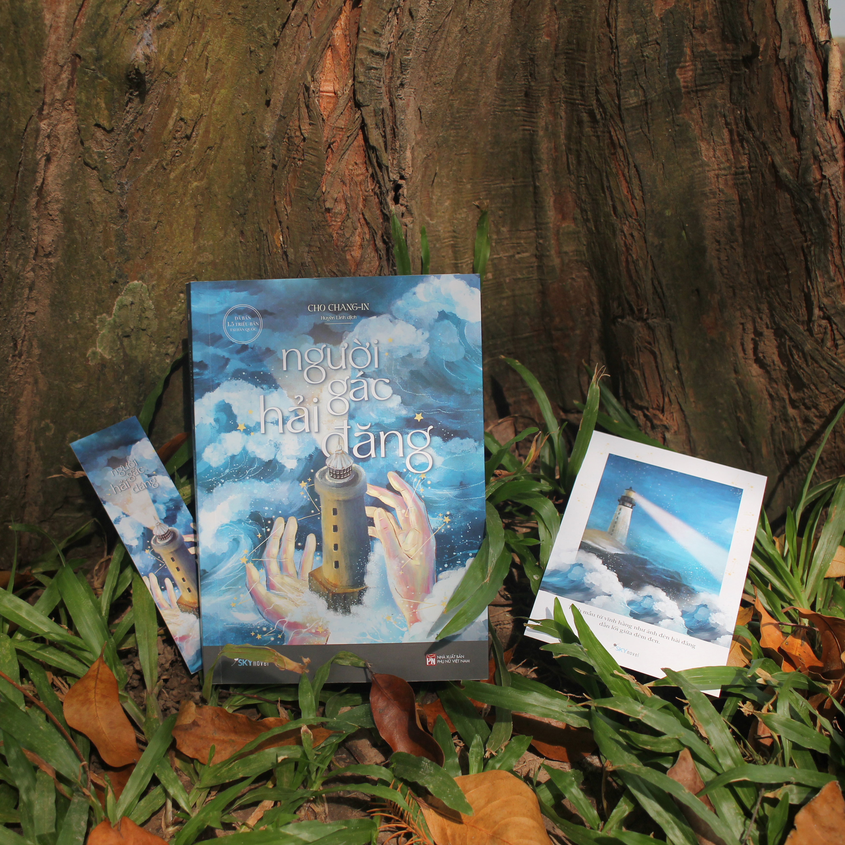 người gác hải đăng - tặng kèm bookmark + postcard - Ảnh 5