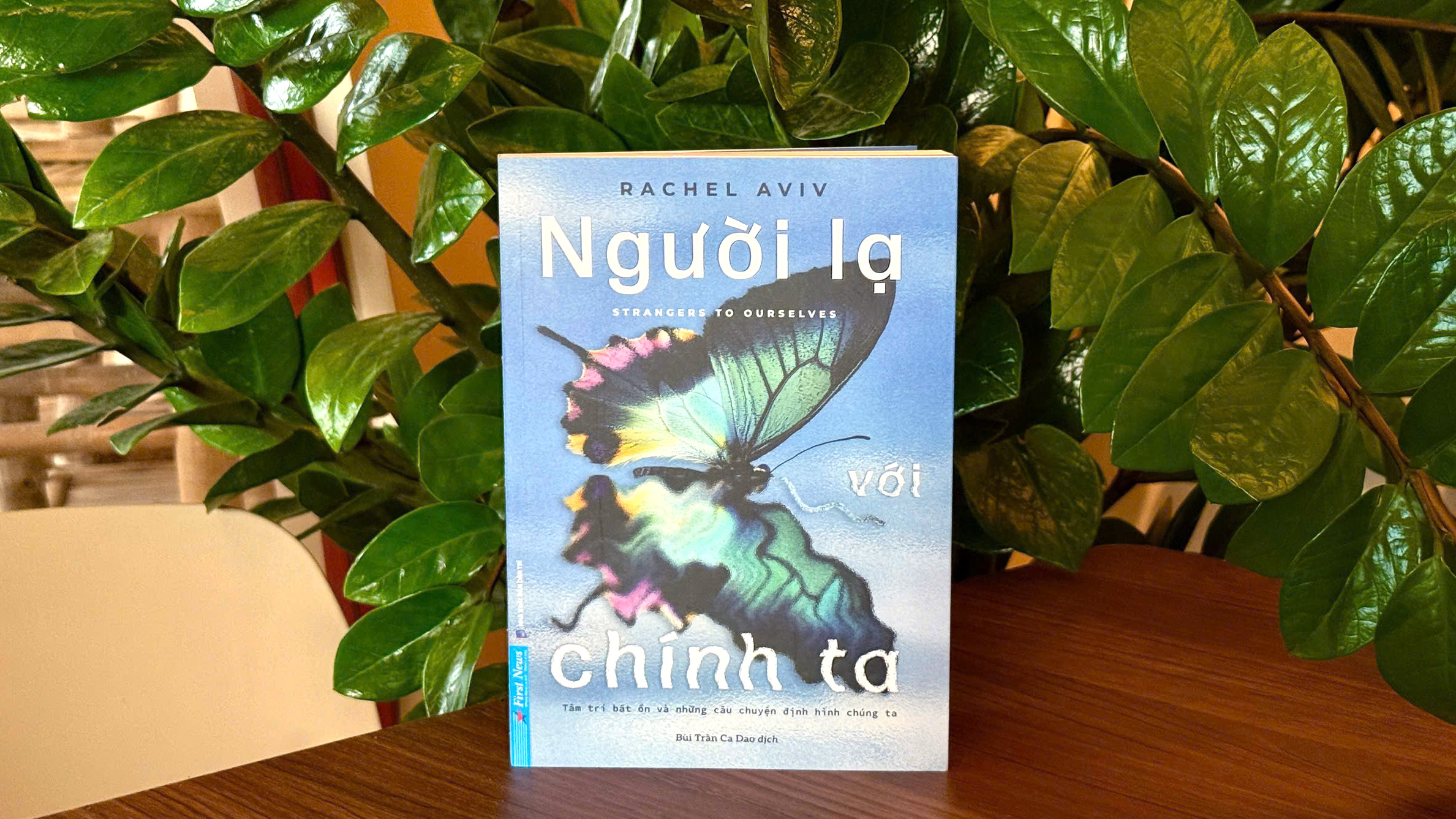 Người Lạ Với Chính Ta - Strangers To Ourselves - Ảnh 4