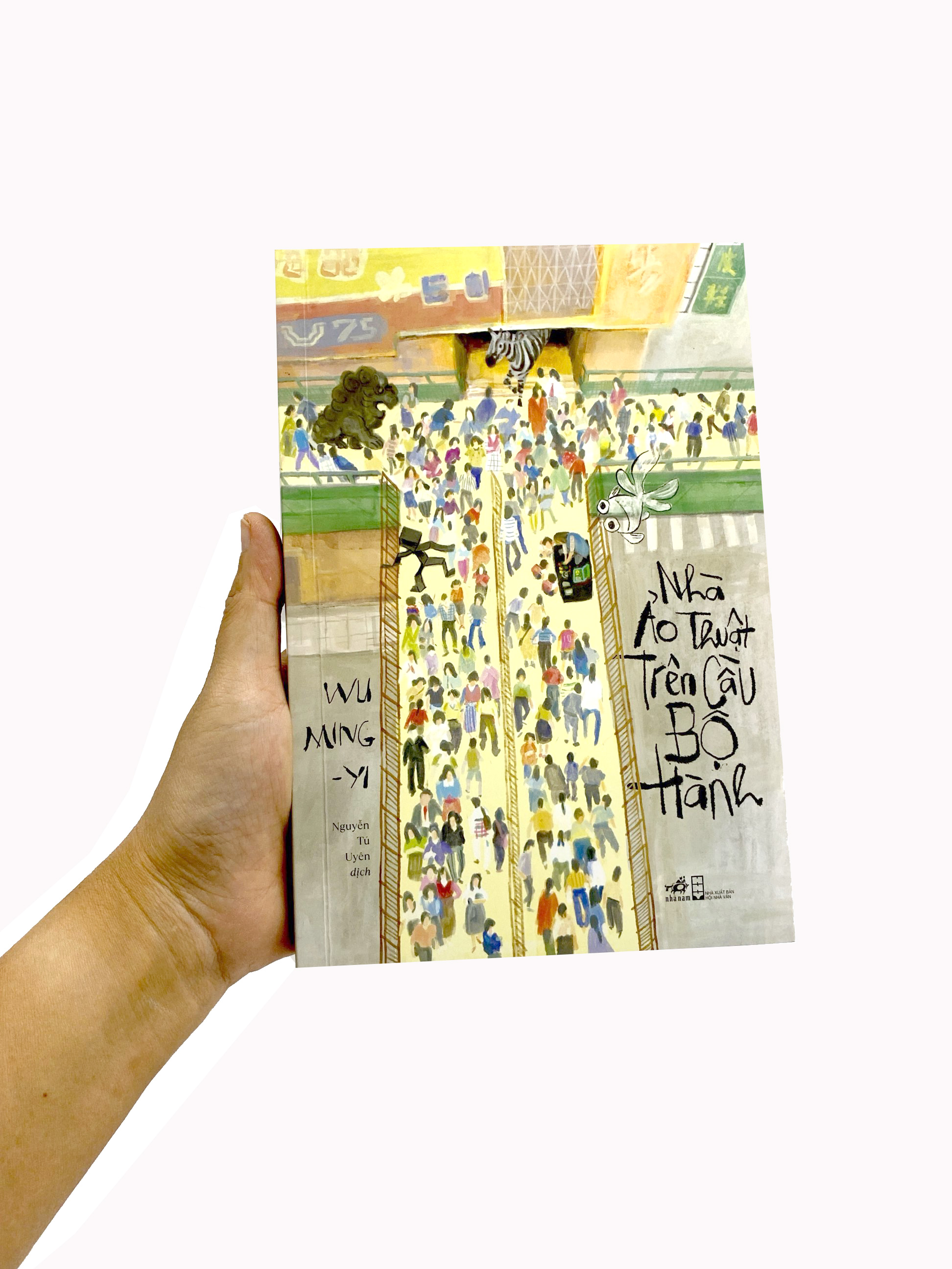 nhà ảo thuật trên cầu bộ hành - Ảnh 8