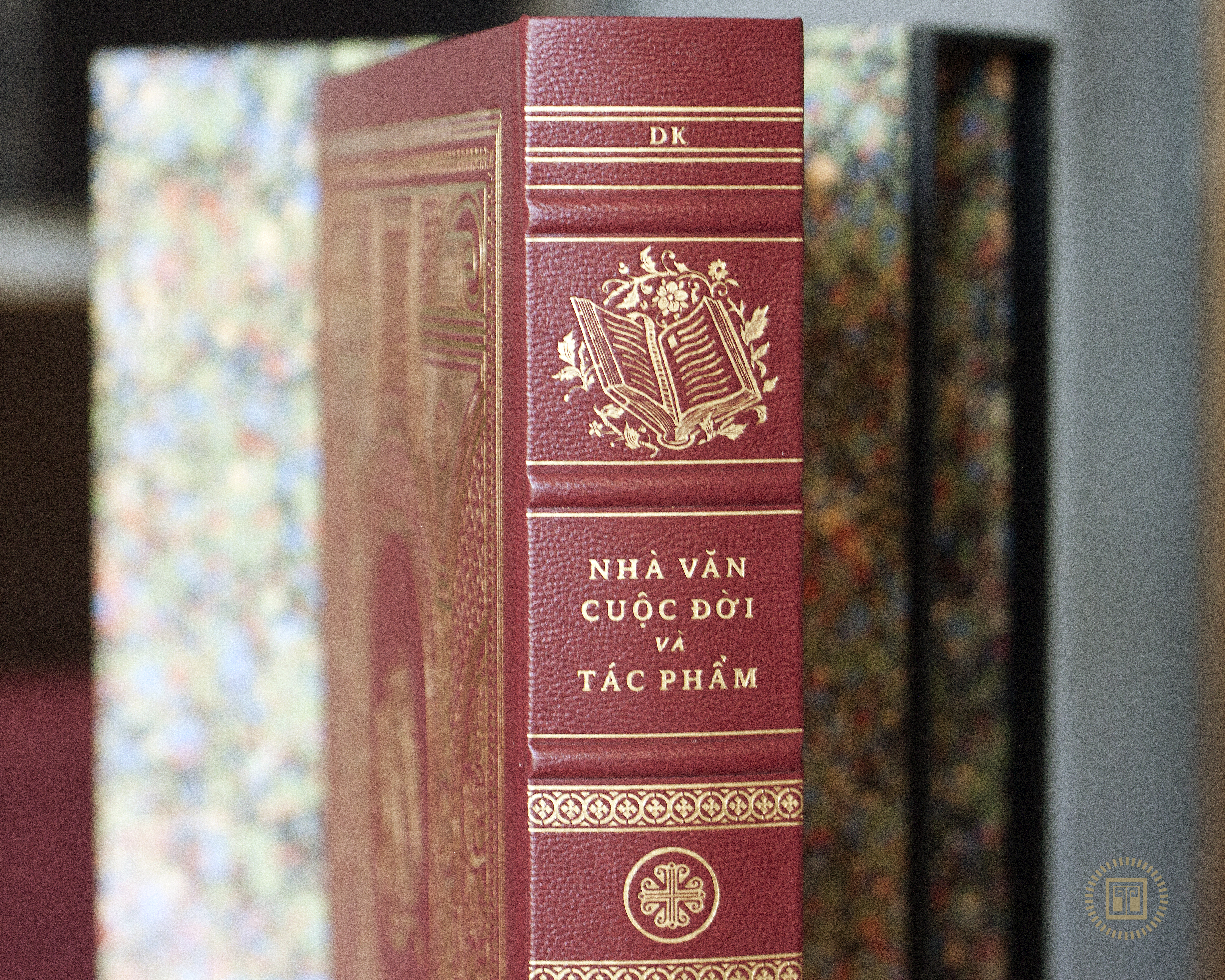 nhà văn - cuộc đời và tác phẩm - ấn bản giới hạn - bìa da - Ảnh 3