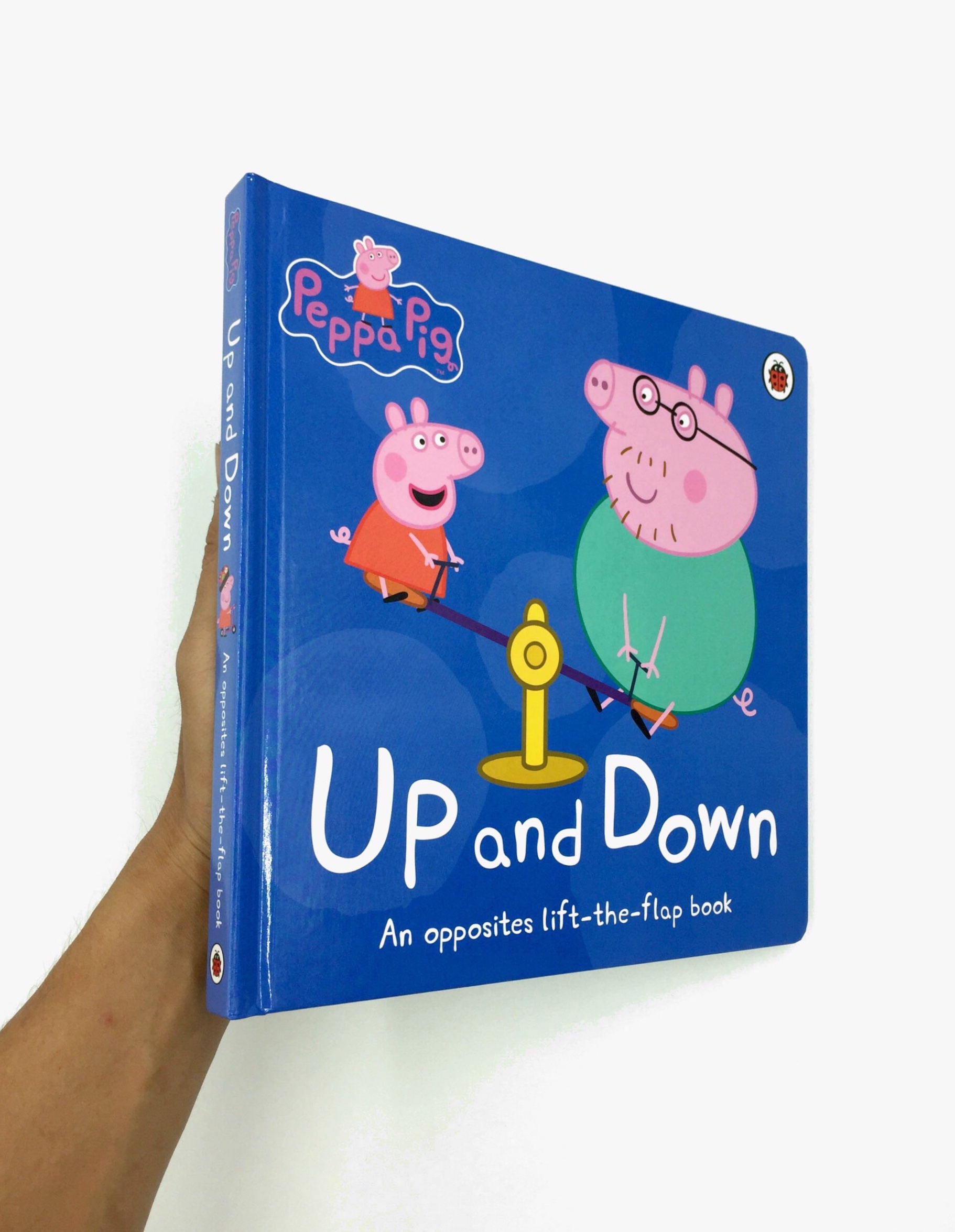 peppa pig: up and down: an opposites lift-the-flap book - Ảnh 5