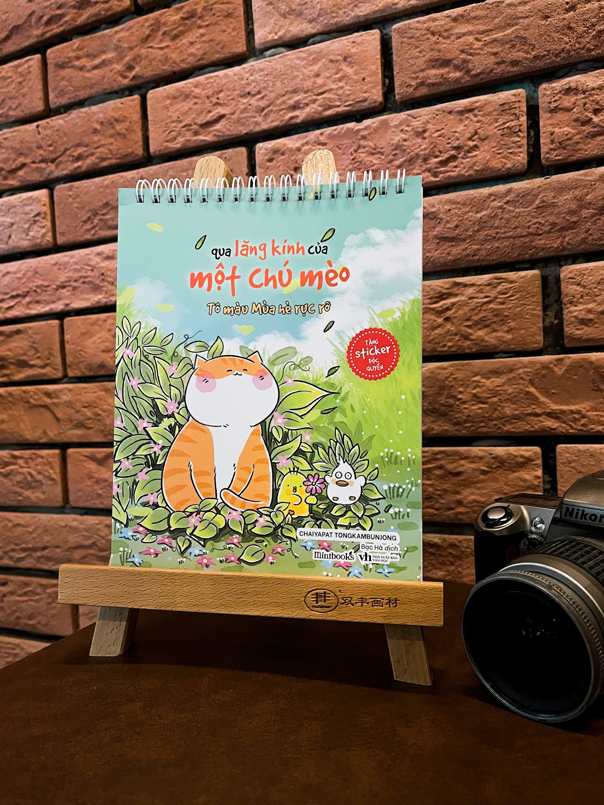 Qua Lăng Kính Của Một Chú Mèo - Tô Màu Mùa Hè Rực Rỡ - Tặng Kèm Set Sticker - Ảnh 5