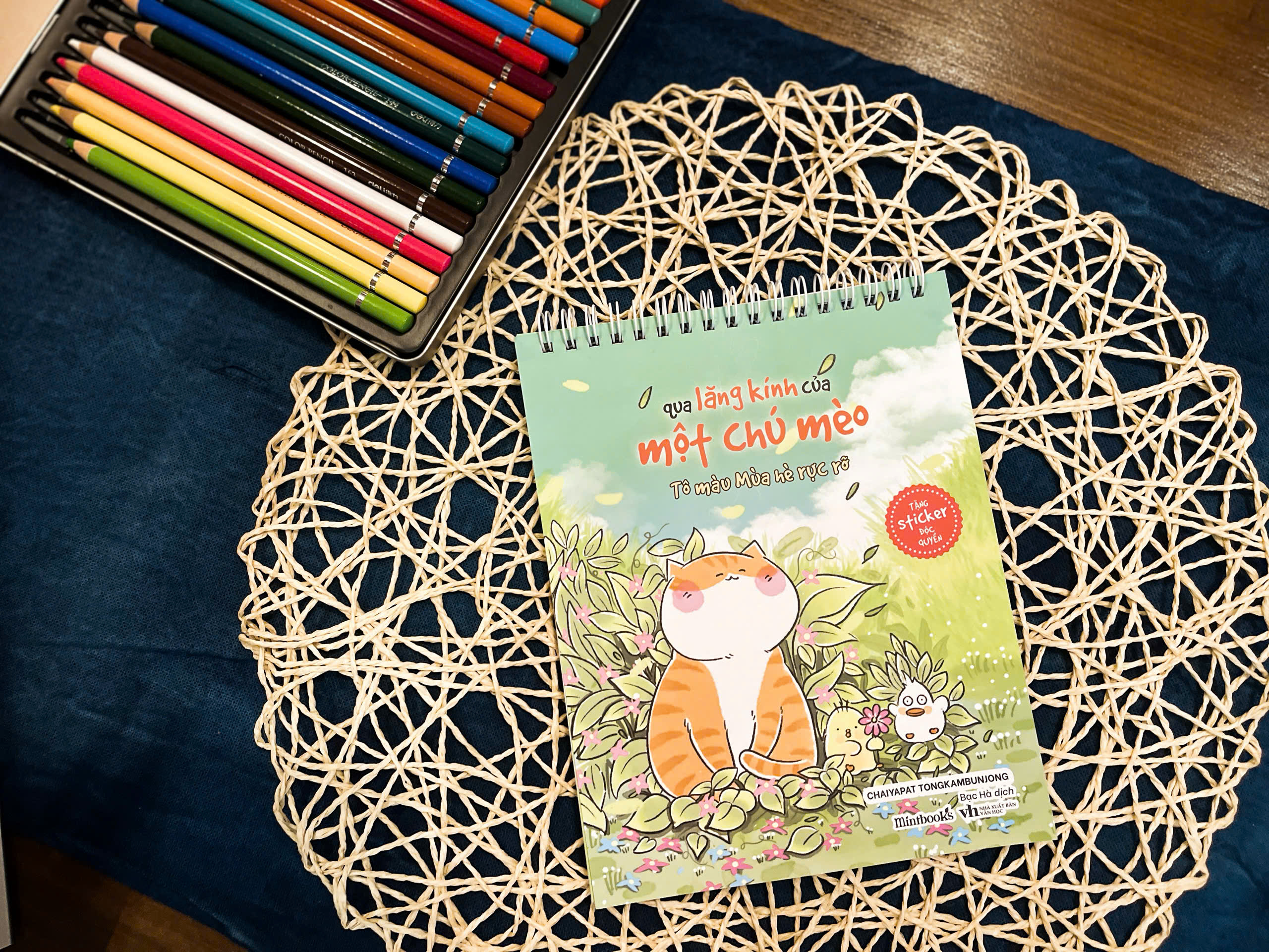 Qua Lăng Kính Của Một Chú Mèo - Tô Màu Mùa Hè Rực Rỡ - Tặng Kèm Set Sticker - Ảnh 6