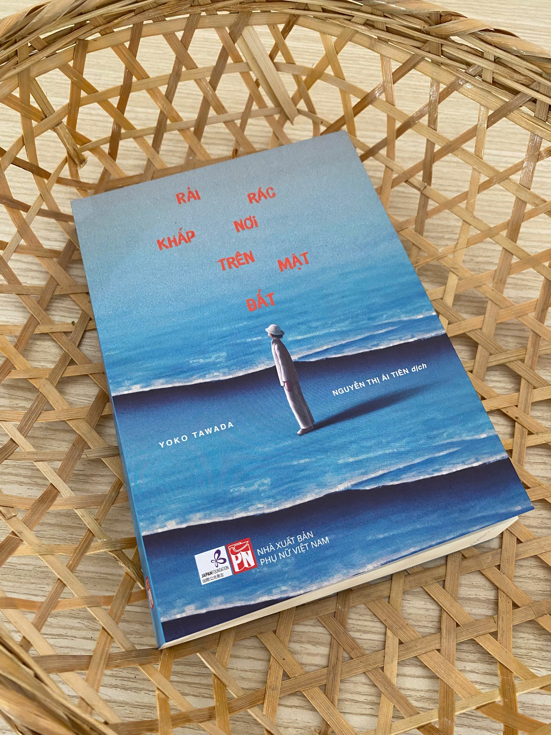 Rải Rác Khắp Nơi Trên Mặt Đất - Ảnh 4