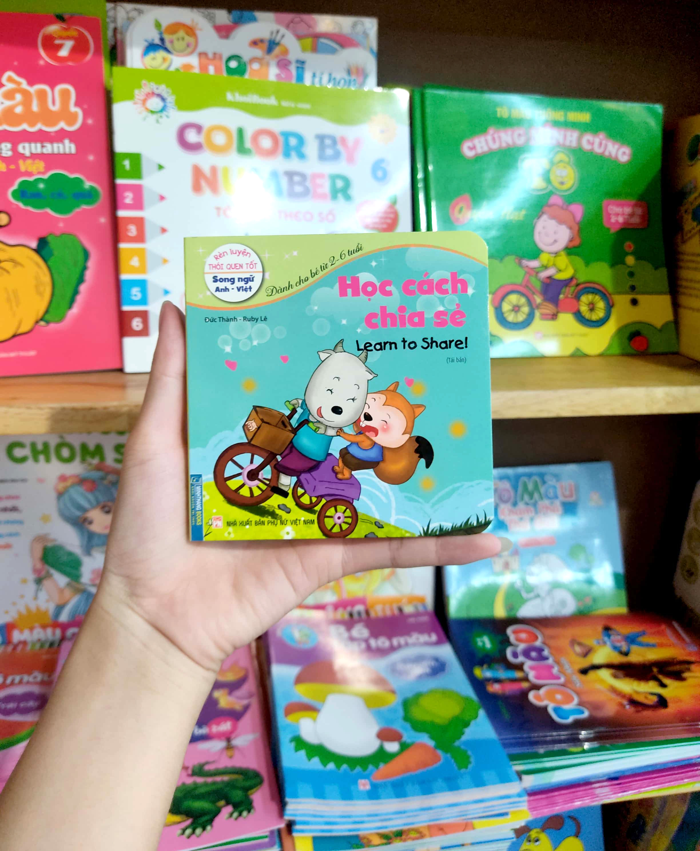 rèn luyện thói quen tốt - song ngữ anh-việt - học cách chia sẻ (dành cho trẻ từ 2-6 tuổi) (tái bản 2023) - Ảnh 8