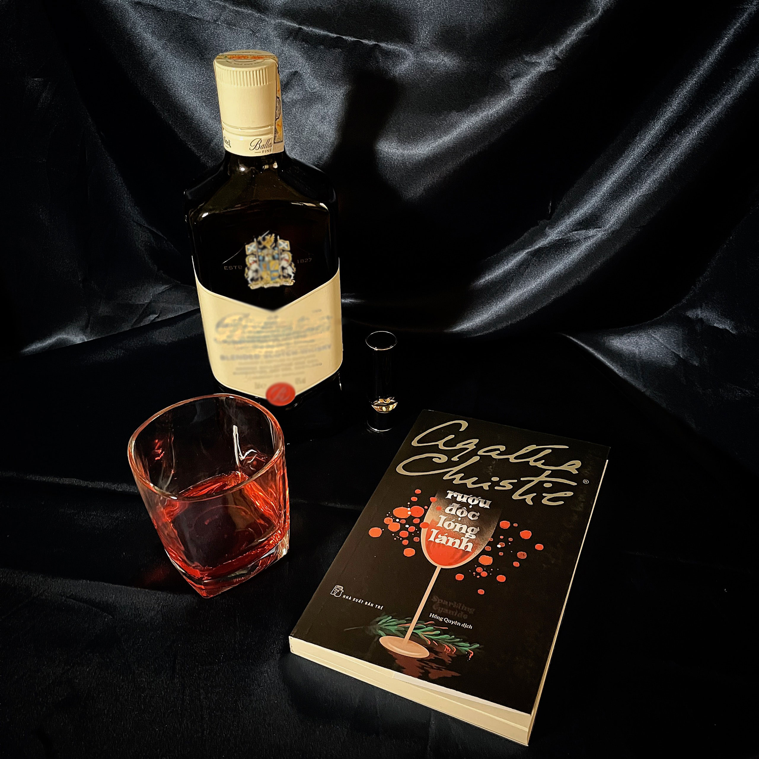 rượu độc lóng lánh - Ảnh 3