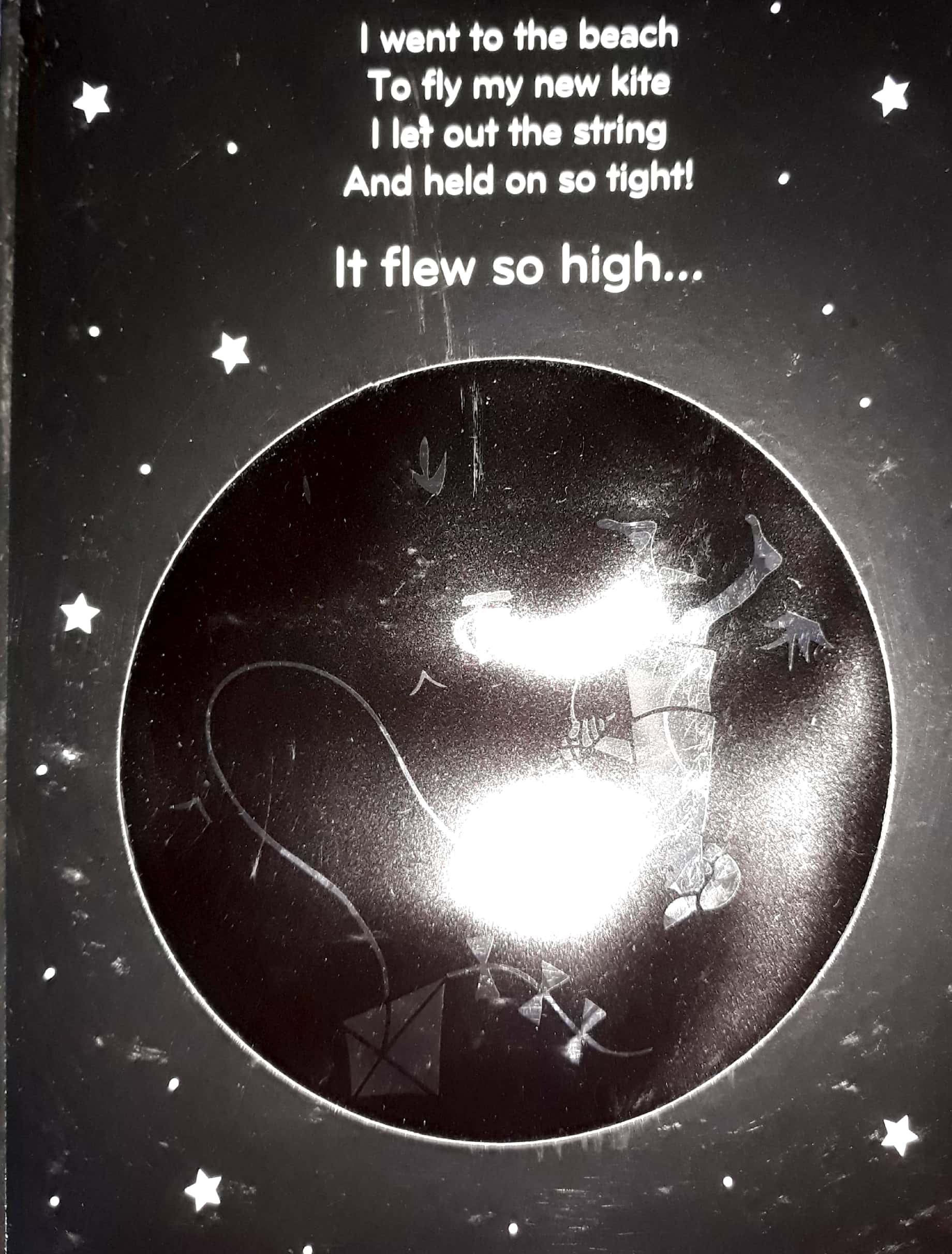 sách chiếu bóng - bedtime shadow - truyện kể trên tường - bay lên những cánh diều! - Ảnh 3