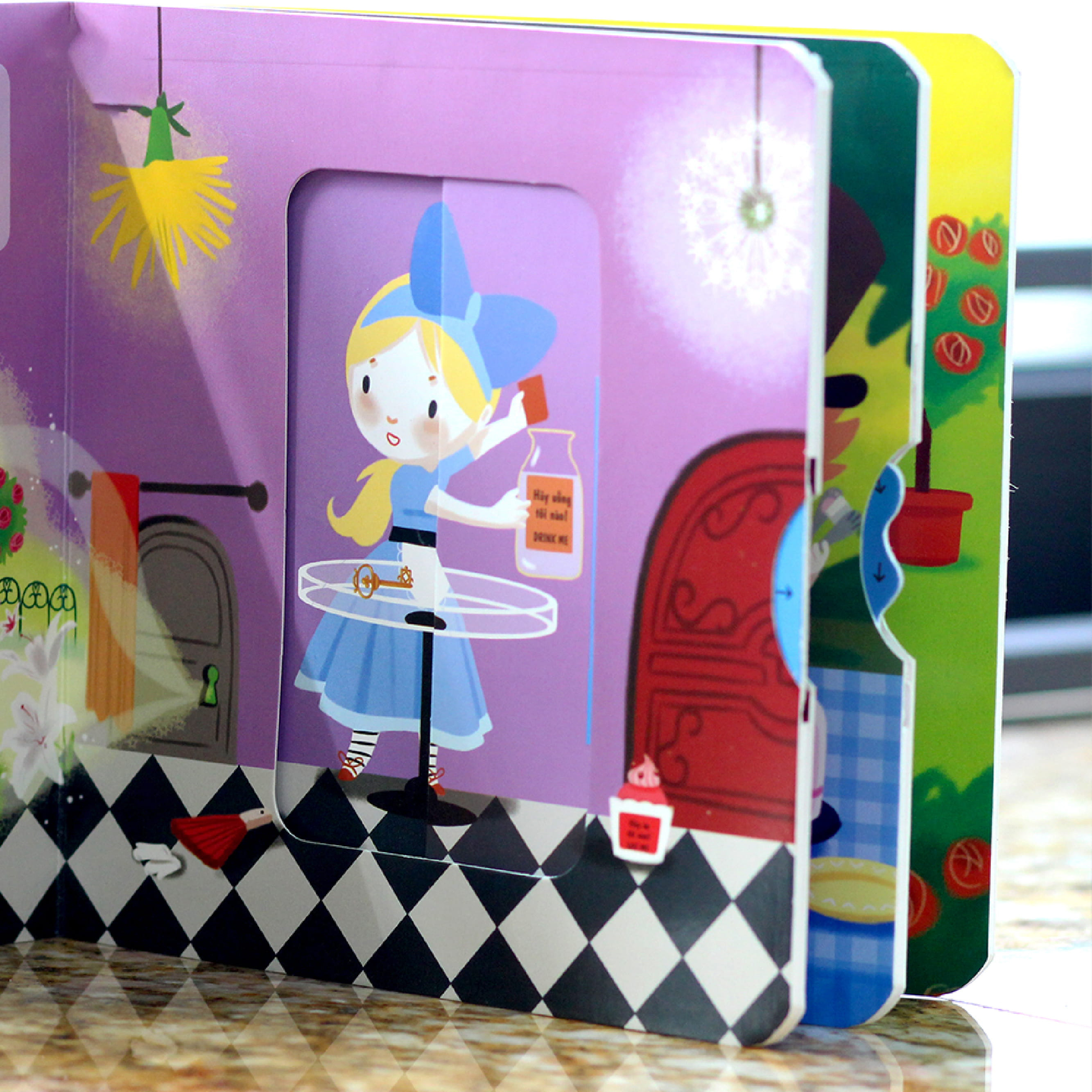 sách chuyển động - first stories - alice in wonderland - alice ở xứ sở diệu kỳ - Ảnh 3