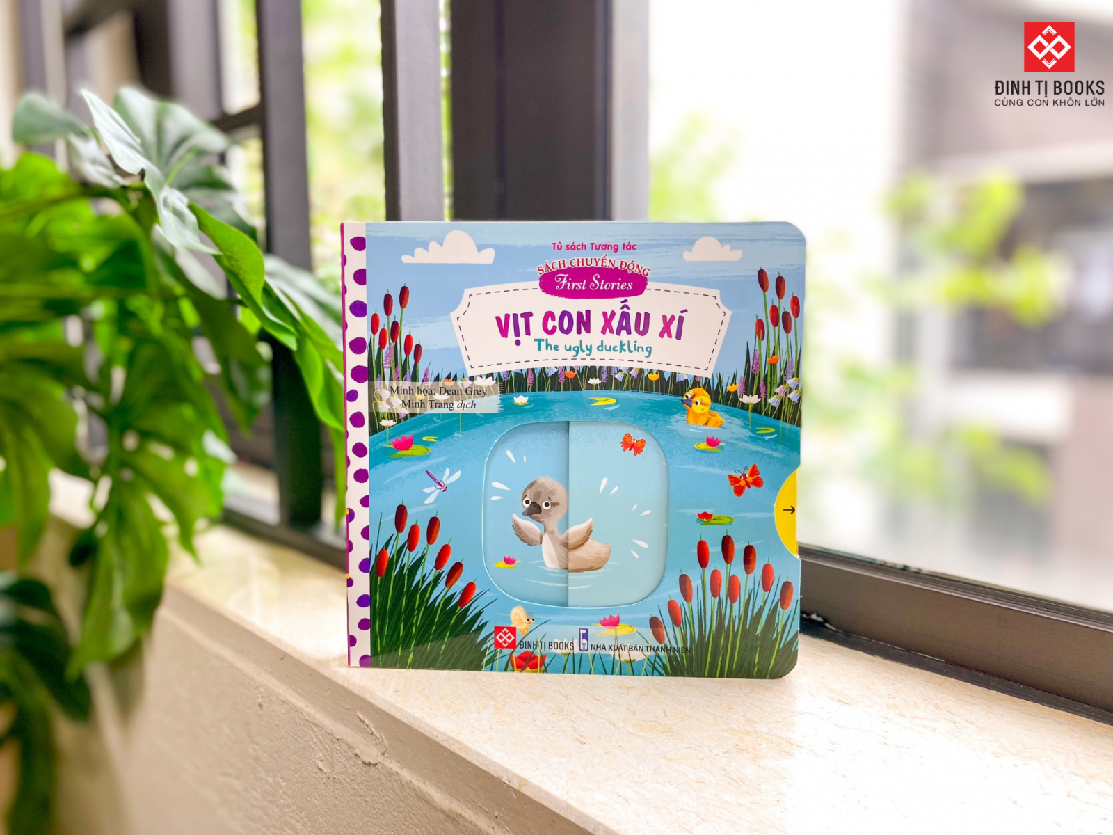 sách chuyển động - first stories - vịt con xấu xí - the ugly duckling - bìa cứng - Ảnh 2