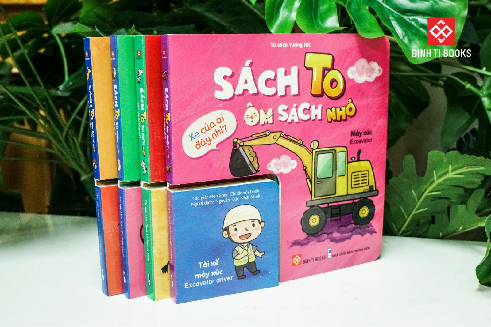 sách to ôm sách nhỏ - xe của ai đây nhỉ? - Ảnh 2