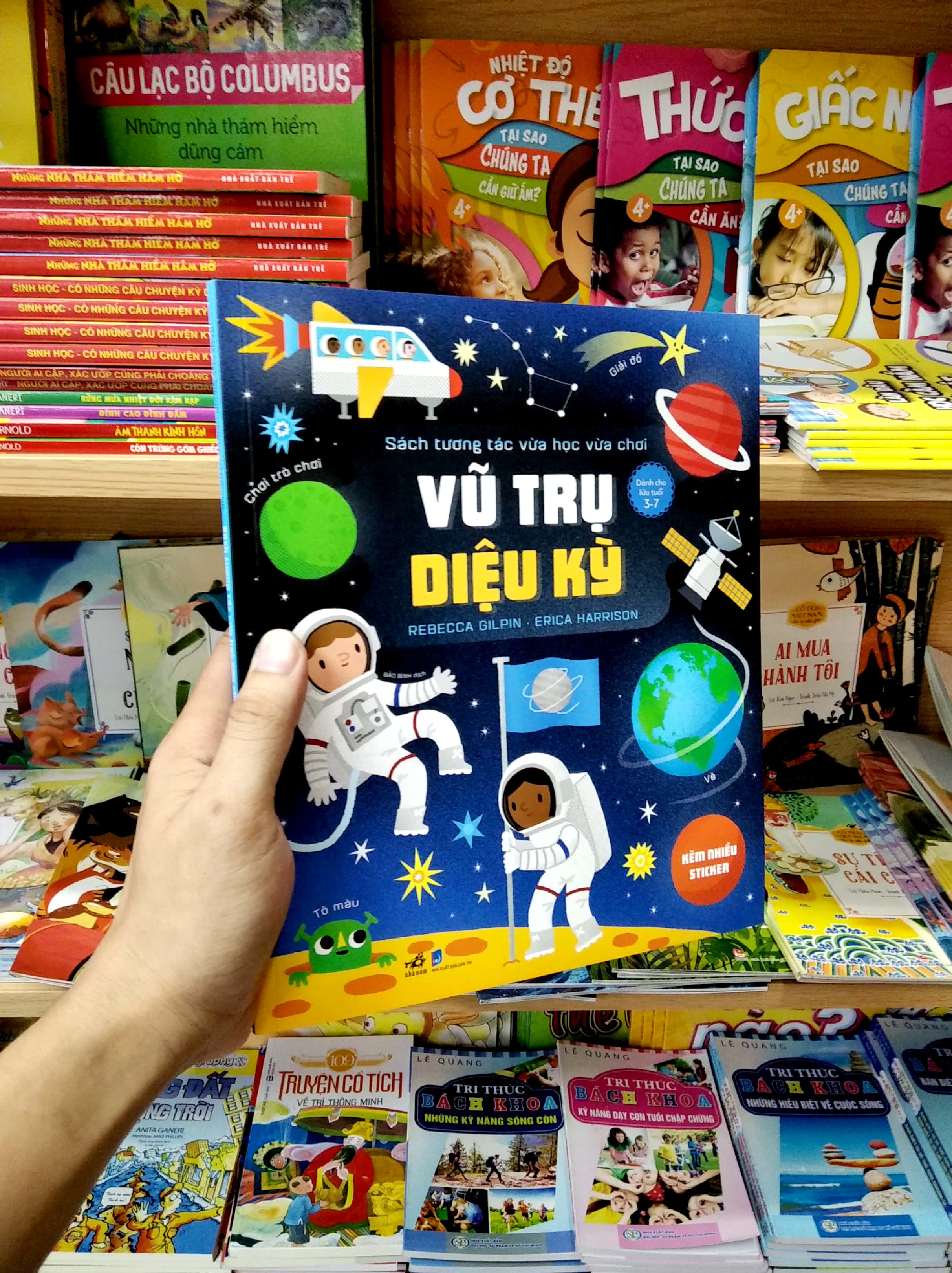 sách tương tác vừa học vừa chơi - vũ trụ diệu kỳ - Ảnh 7