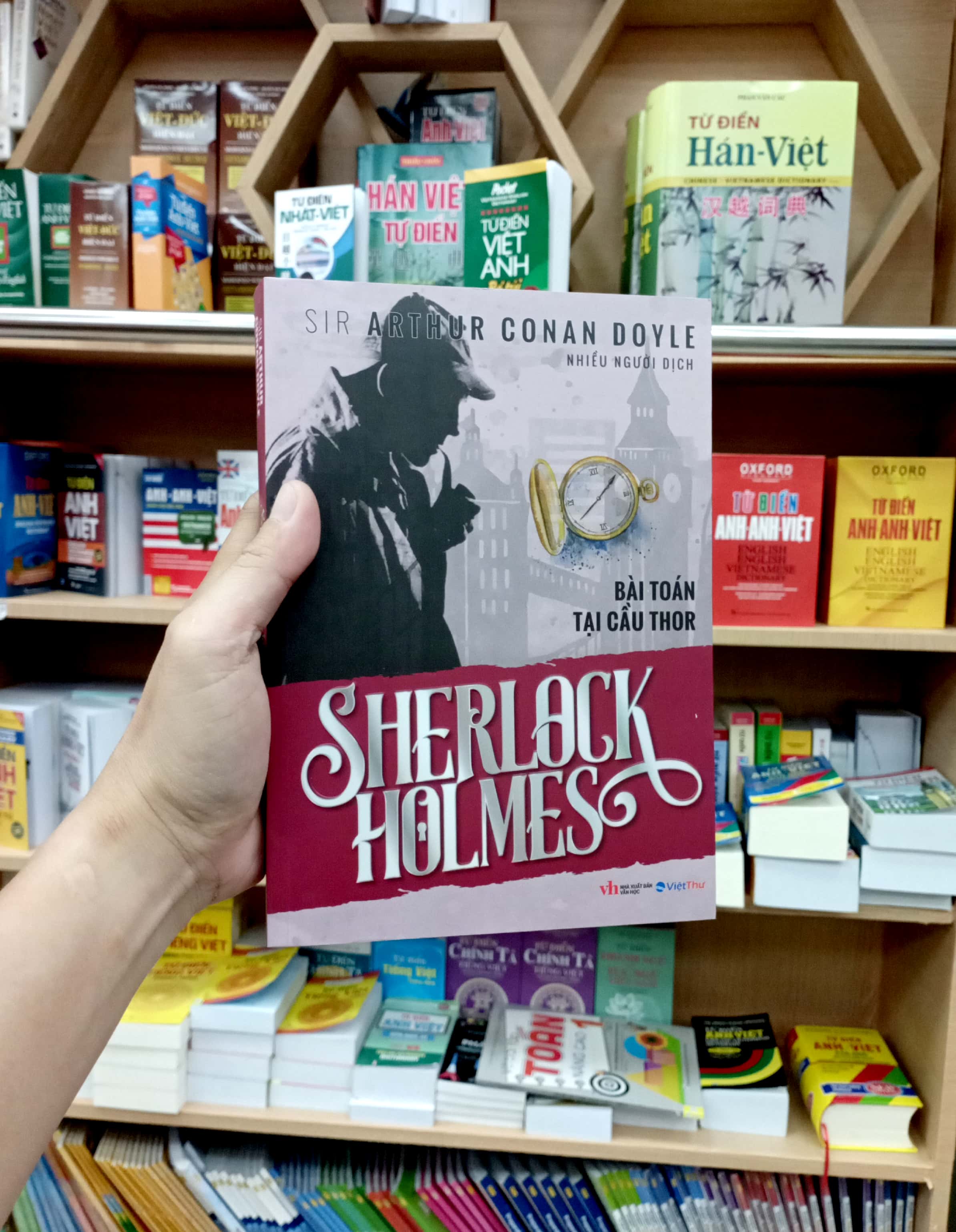 sherlock holmes - bài toán tại cầu thor - Ảnh 7