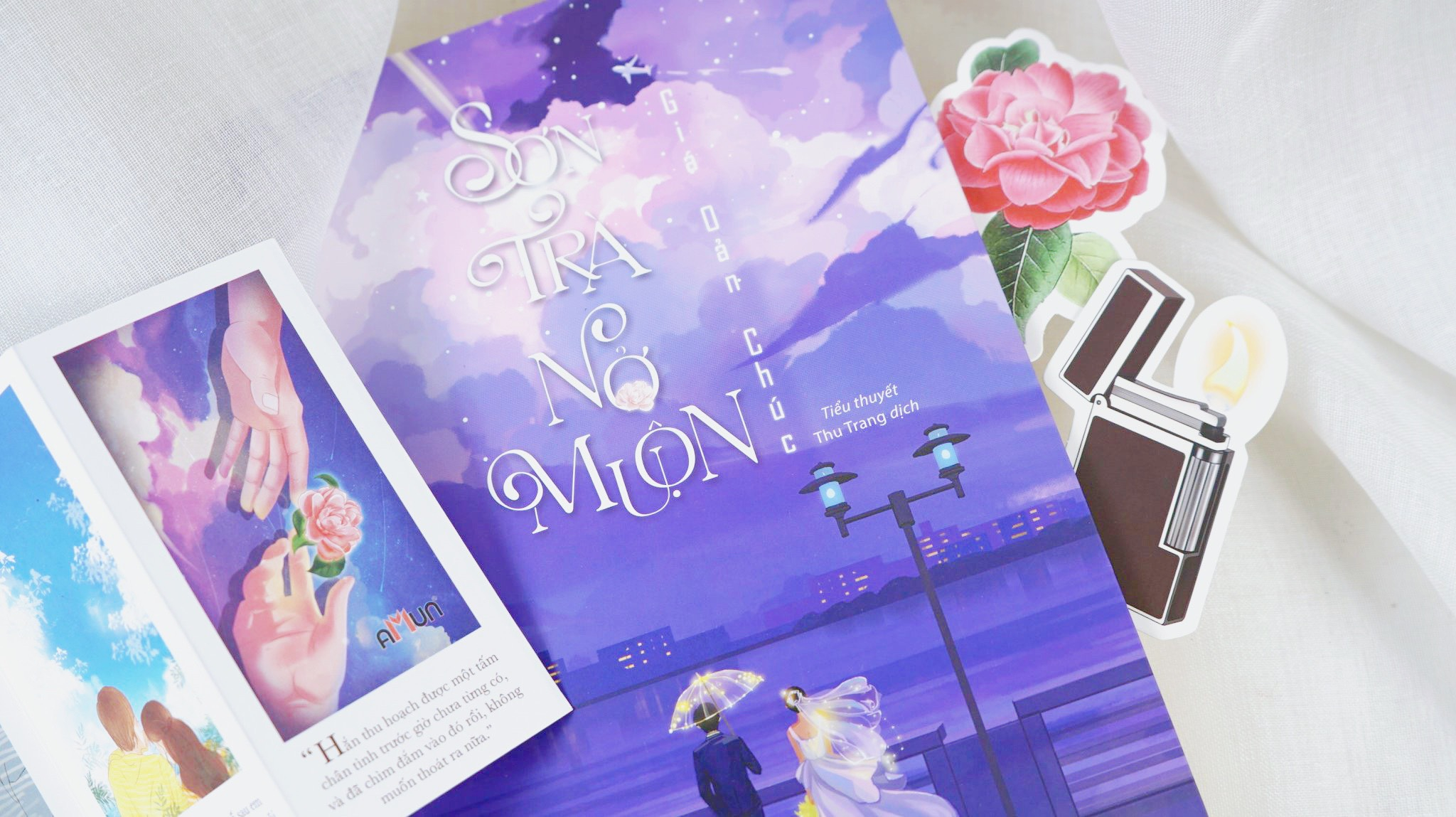 sơn trà nở muộn - tặng kèm 1 bookmark hoa sơn trà + 1 bookmark chiếc bật lửa + 1 postcard - Ảnh 16