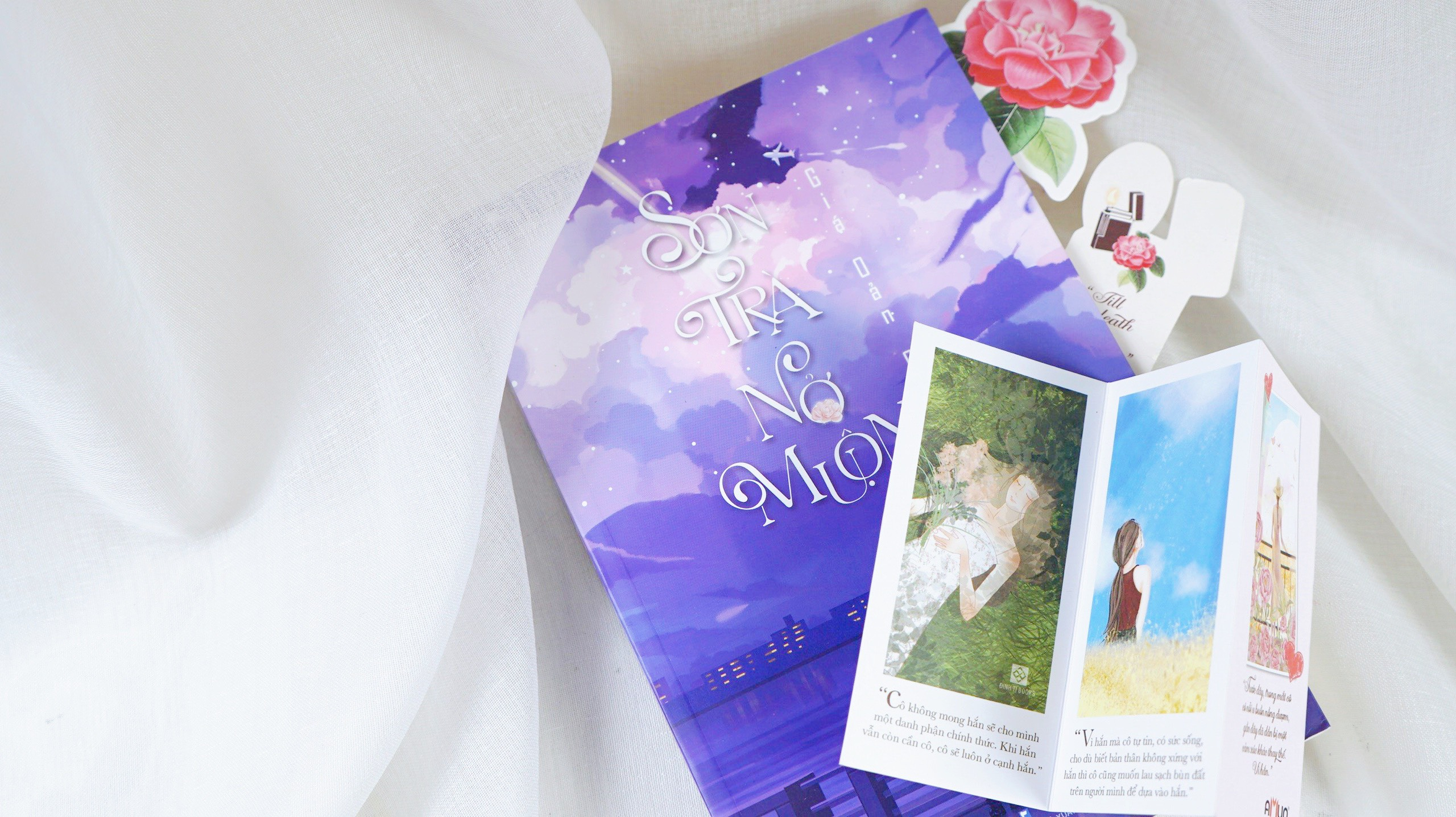 sơn trà nở muộn - tặng kèm 1 bookmark hoa sơn trà + 1 bookmark chiếc bật lửa + 1 postcard - Ảnh 23