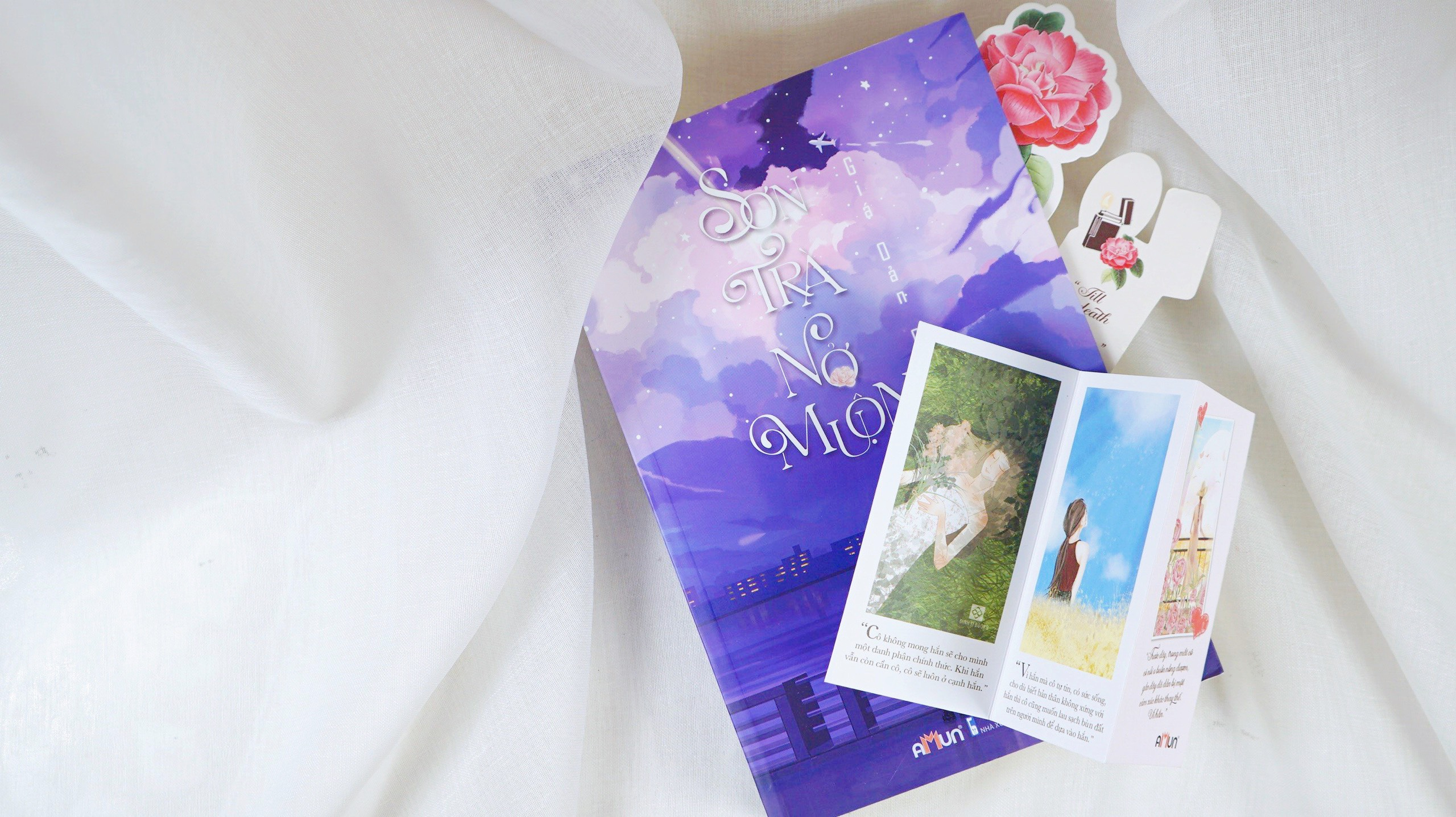 sơn trà nở muộn - tặng kèm 1 bookmark hoa sơn trà + 1 bookmark chiếc bật lửa + 1 postcard - Ảnh 7