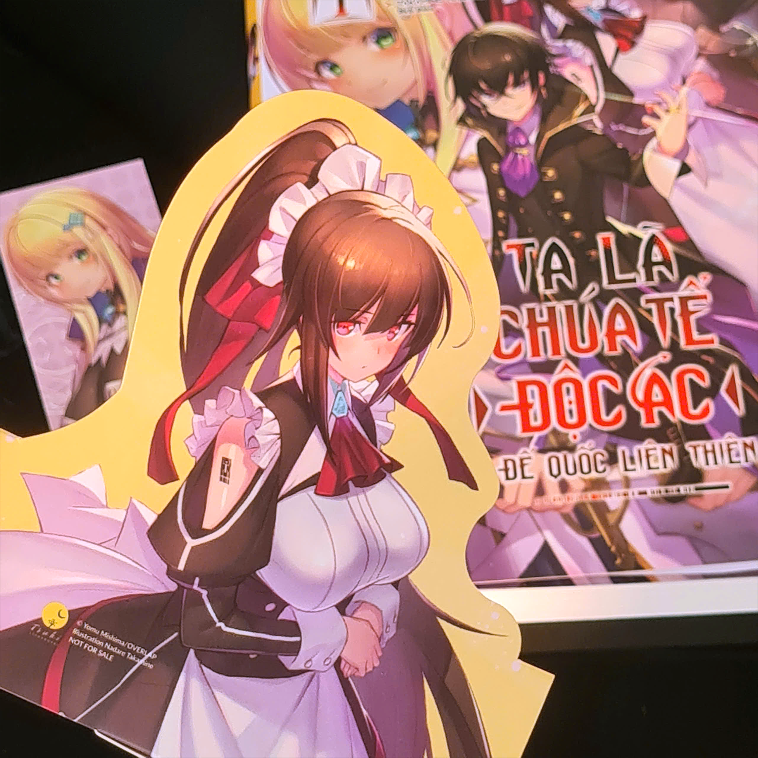 Ta Là Chúa Tể Độc Ác Của Đế Quốc Liên Thiên Hà - Tập 1 - Bản Đặc Biệt - Tặng Kèm 1 Bookmark Bồi Cứng + 2 Postcard Bồi Cứng + 1 Popup Ivory + 1 Poster Hologram - Ảnh 7