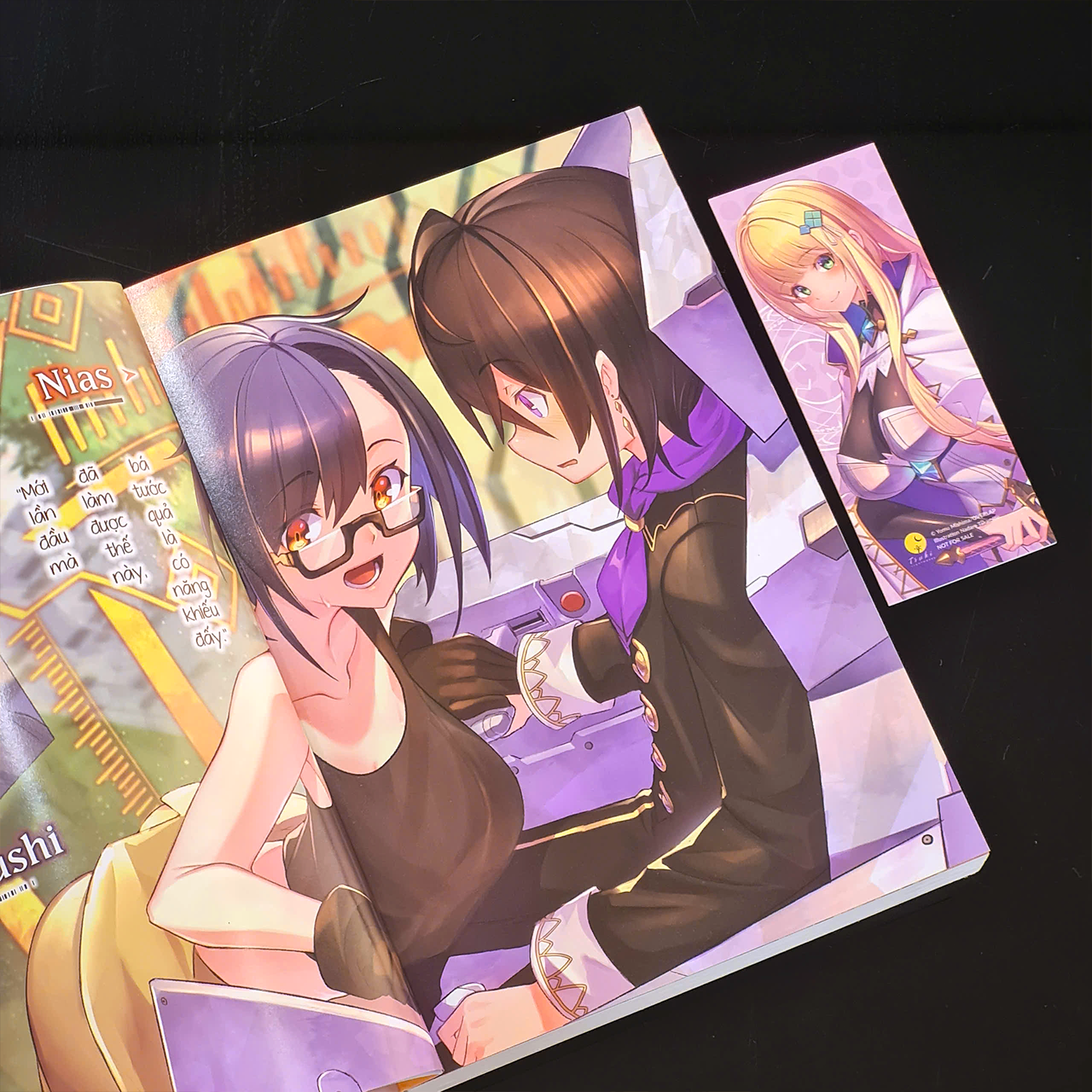 Ta Là Chúa Tể Độc Ác Của Đế Quốc Liên Thiên Hà - Tập 1 - Bản Đặc Biệt - Tặng Kèm 1 Bookmark Bồi Cứng + 2 Postcard Bồi Cứng + 1 Popup Ivory + 1 Poster Hologram - Ảnh 8