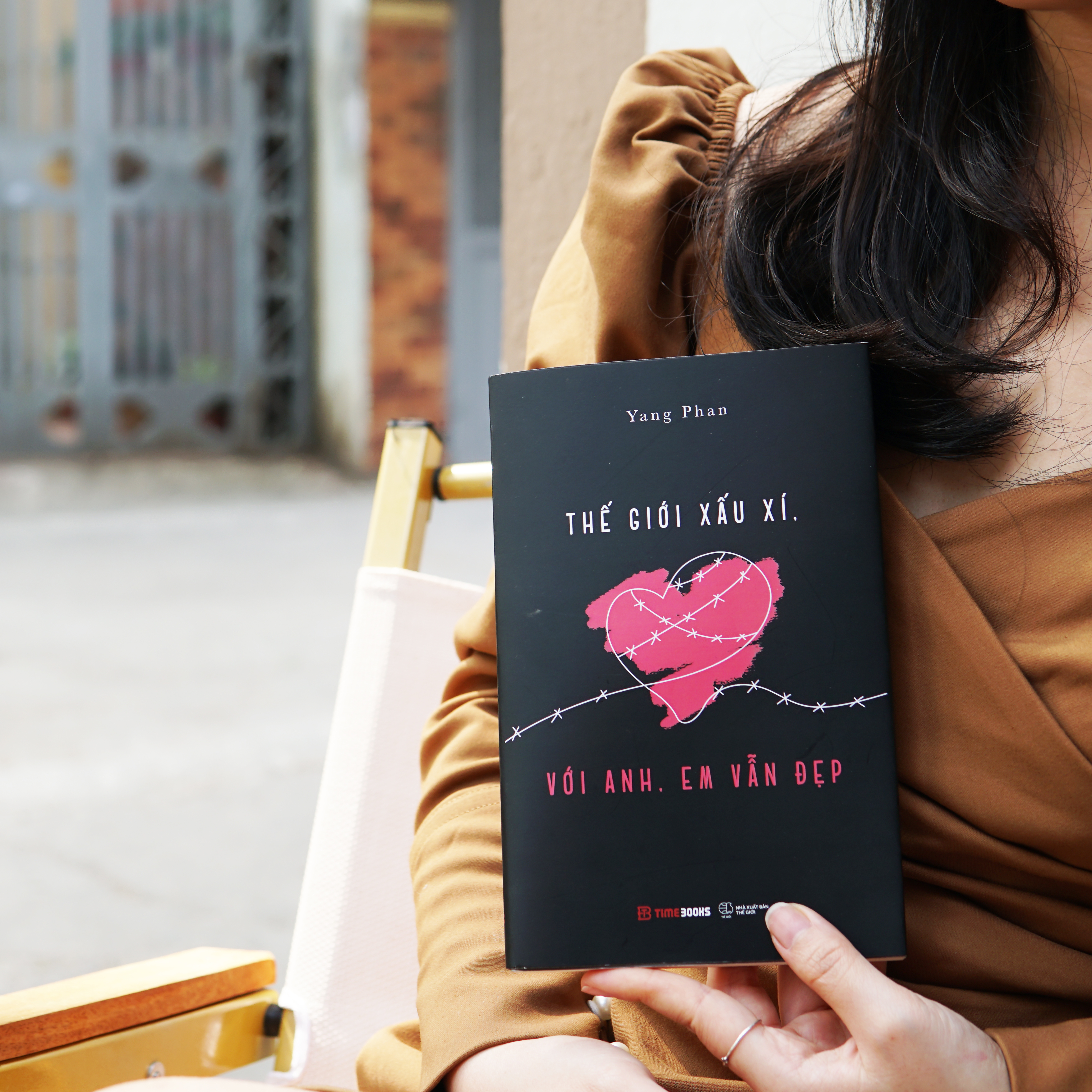 thế giới xấu xí, với anh, em vẫn đẹp - Ảnh 3